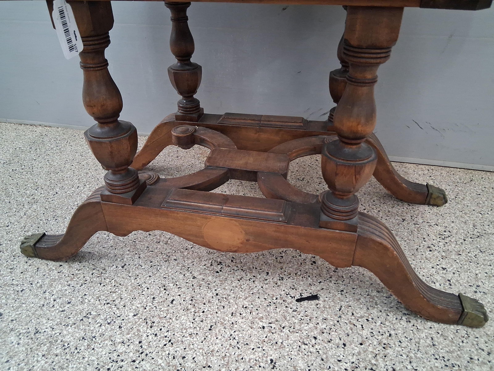 Victorian era oval brass clawed table - 2