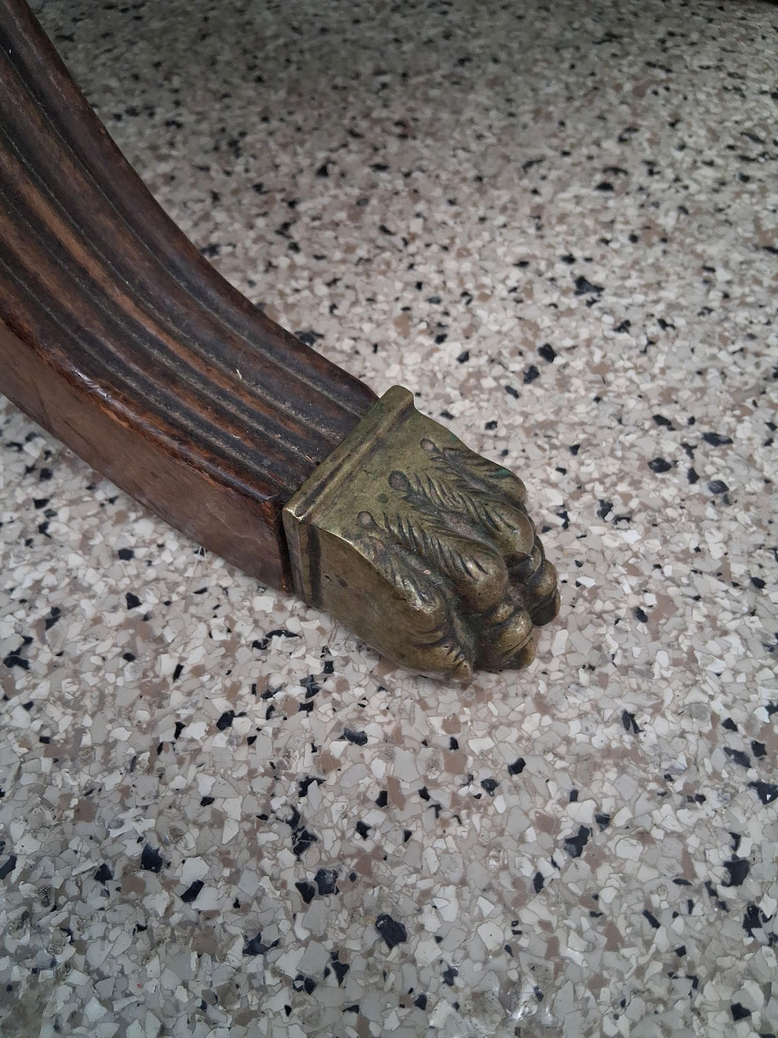 Victorian era oval brass clawed table - 3