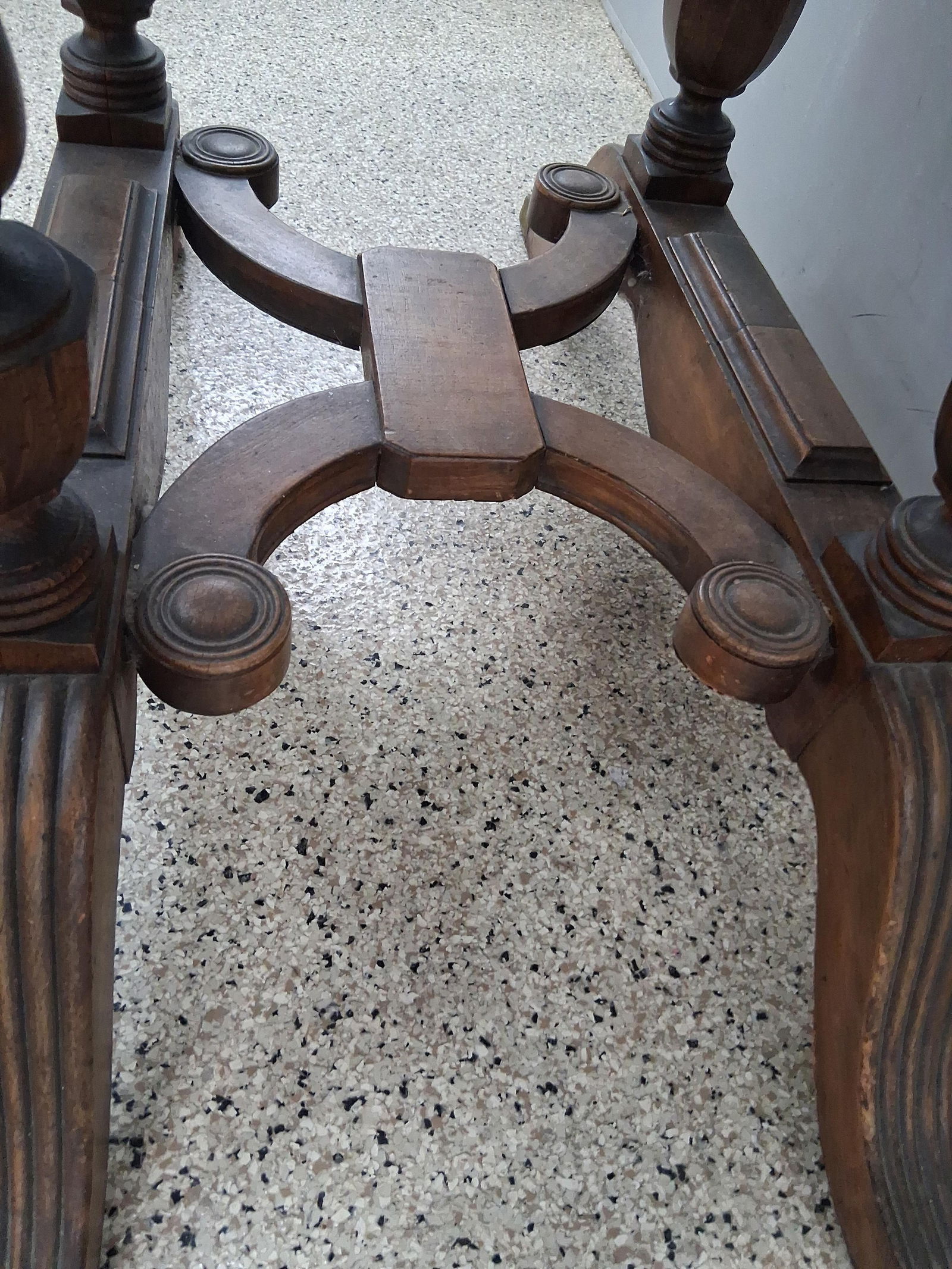 Victorian era oval brass clawed table - 4