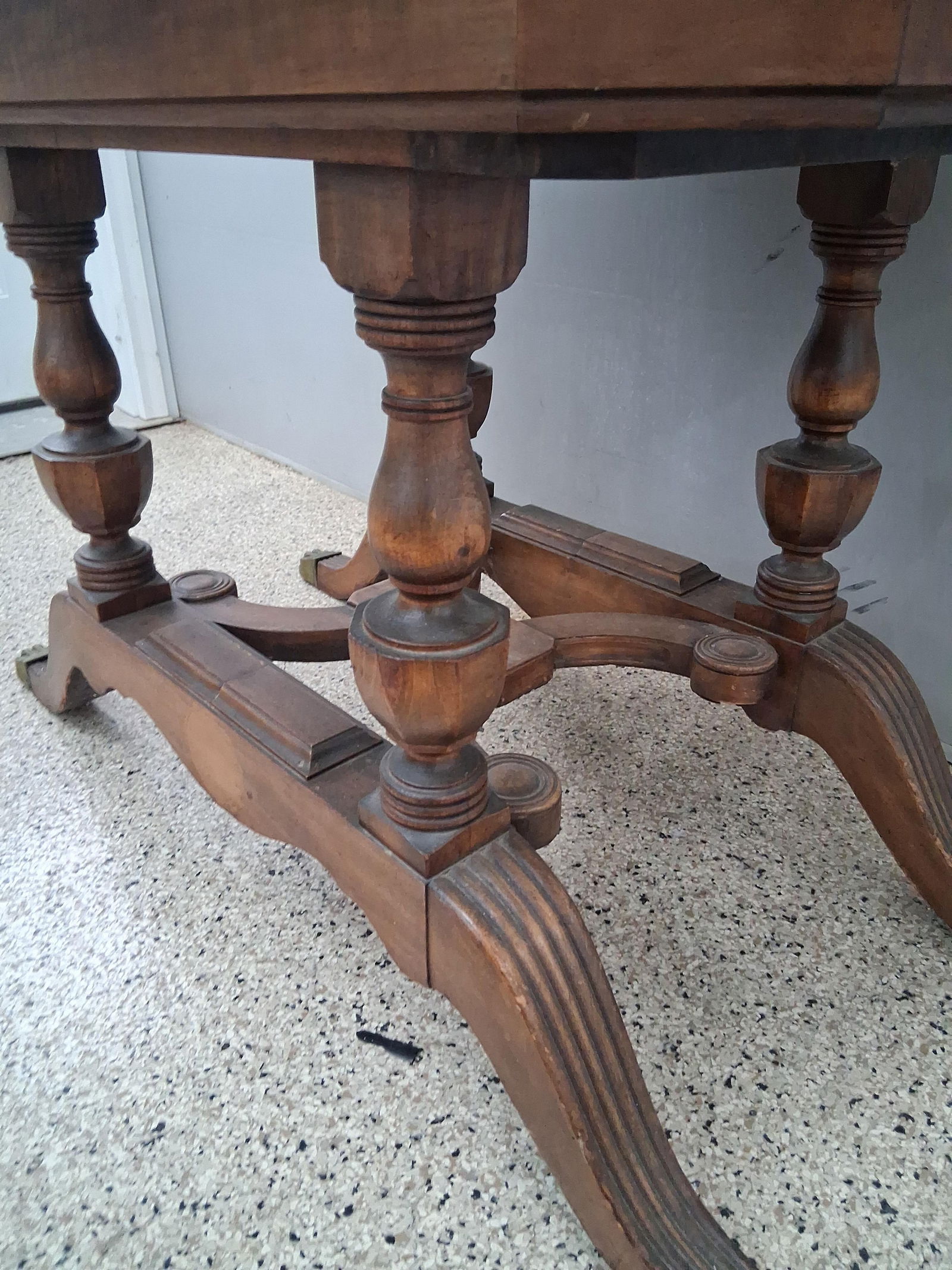 Victorian era oval brass clawed table - 5