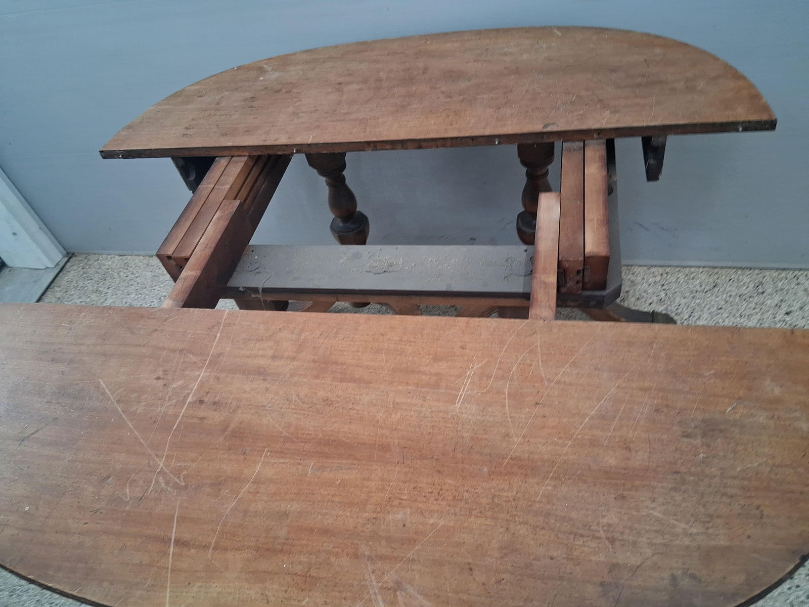 Victorian era oval brass clawed table - 7