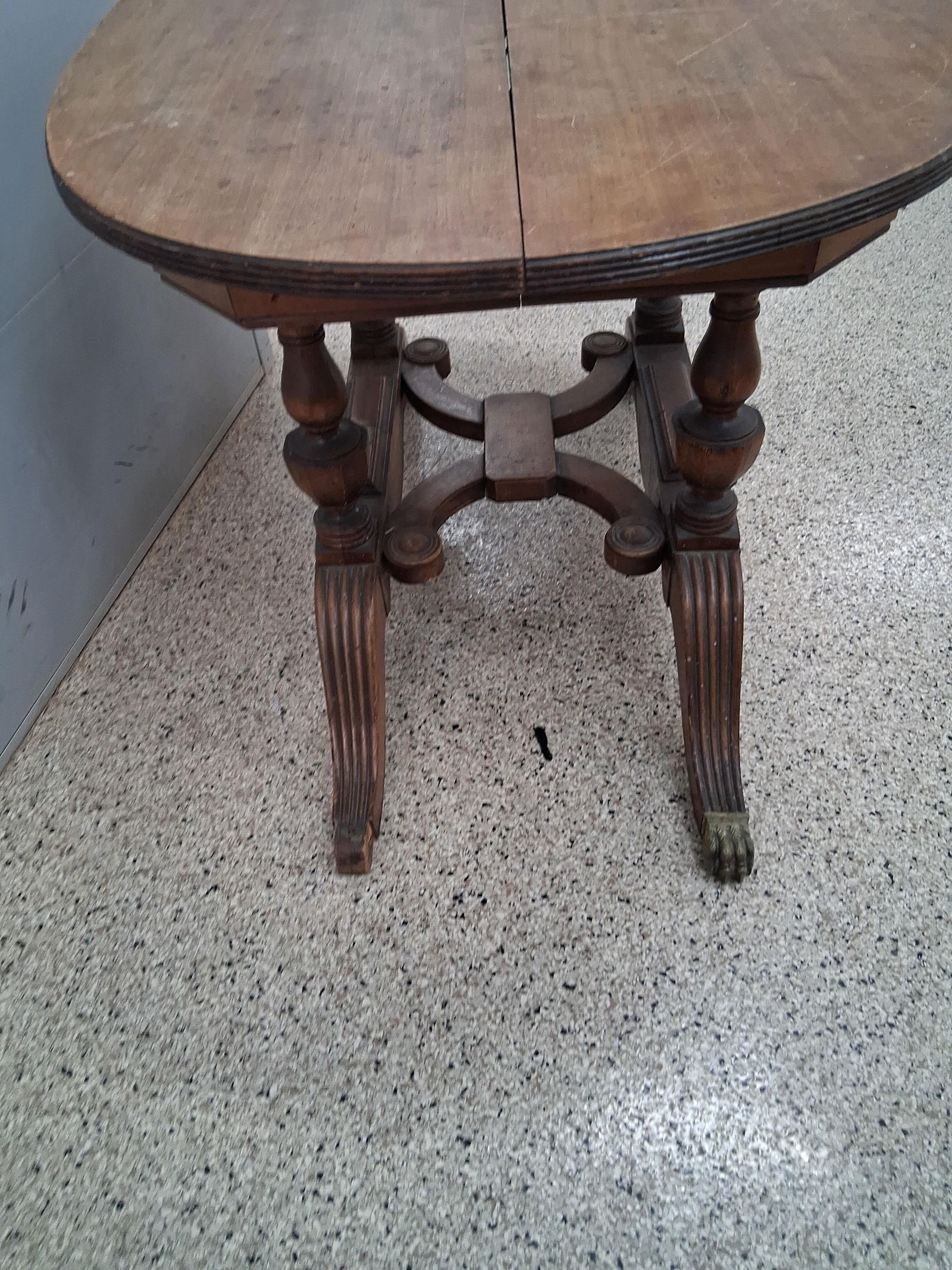 Victorian era oval brass clawed table - 8