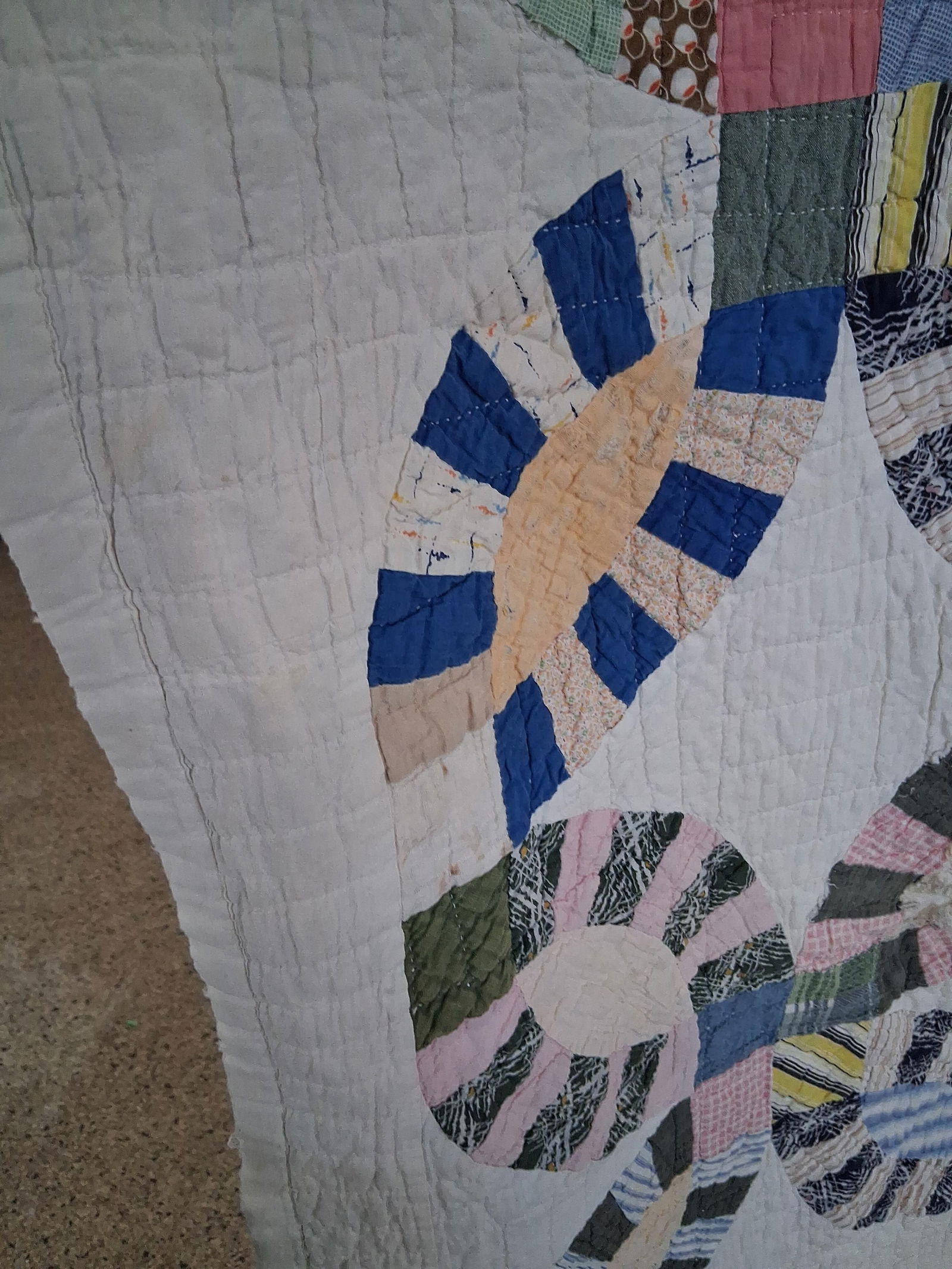 Double wedding ring hand stitched quilt - 4
