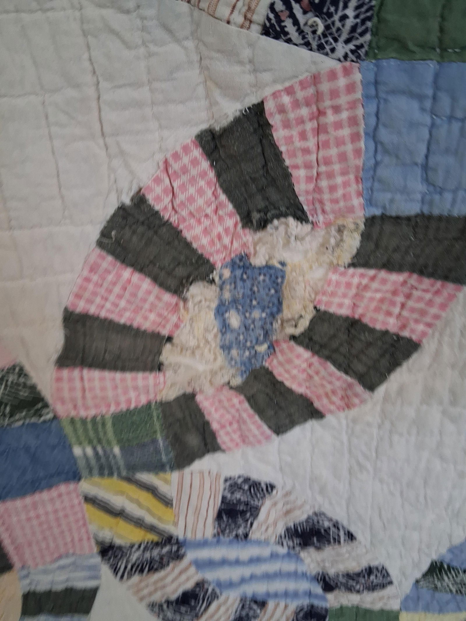 Double wedding ring hand stitched quilt - 5