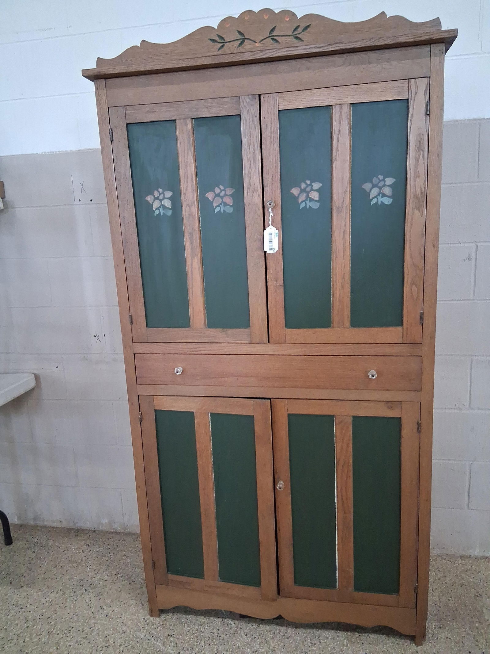 Nice Farm house oak painted jelly cupboard: very nice and solid oak with painted panels 37x13x74