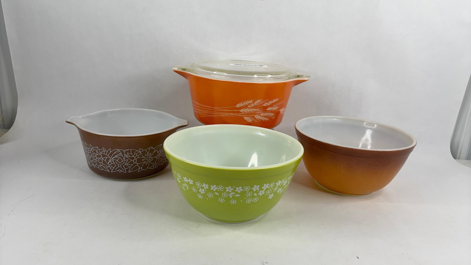 Pyrex autumn harvest casserole dish and 3 Pyrex bowls (1 of 8)