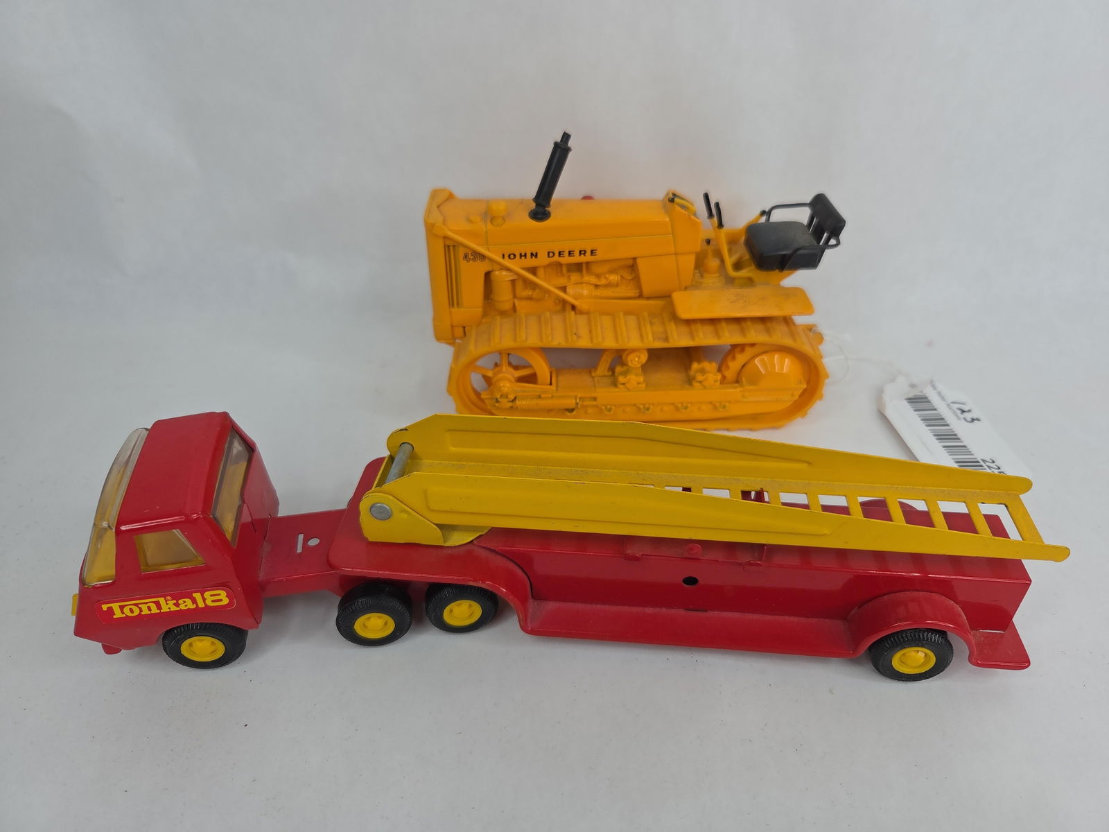 Ertl 430 John deere Industrial crawler & Tonka ladder fire truck (1 of 11)