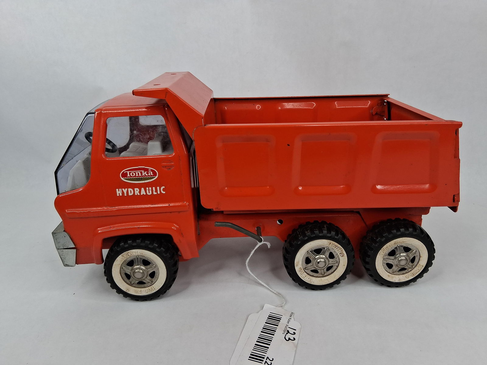 1960th Tonka Orange Hydraulic dump truck: in very good condition