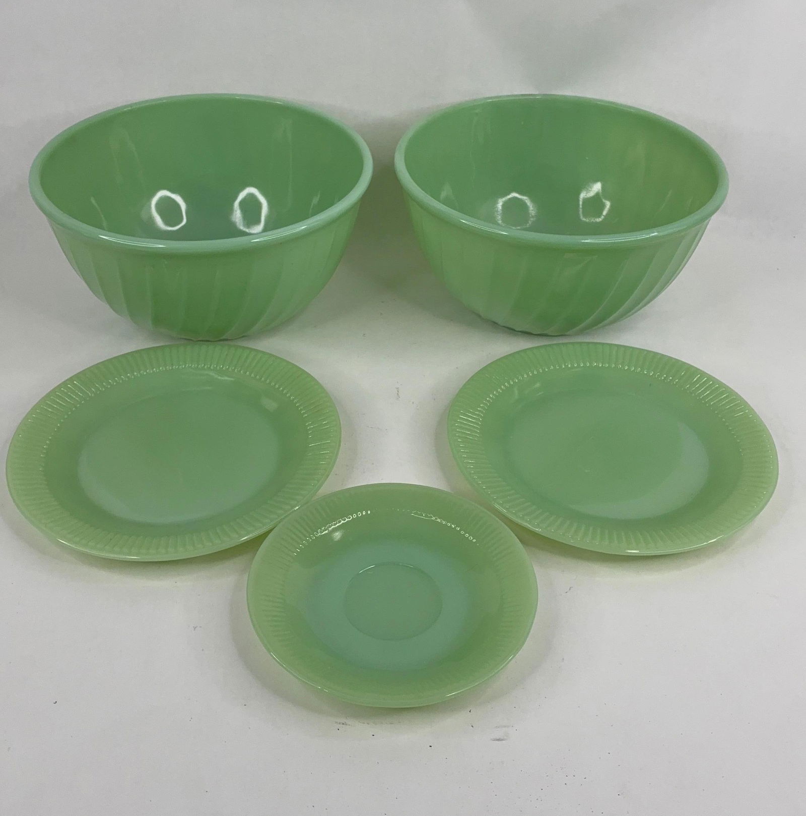 Fire king Jadeite mixing bowls and plates (1 of 5)