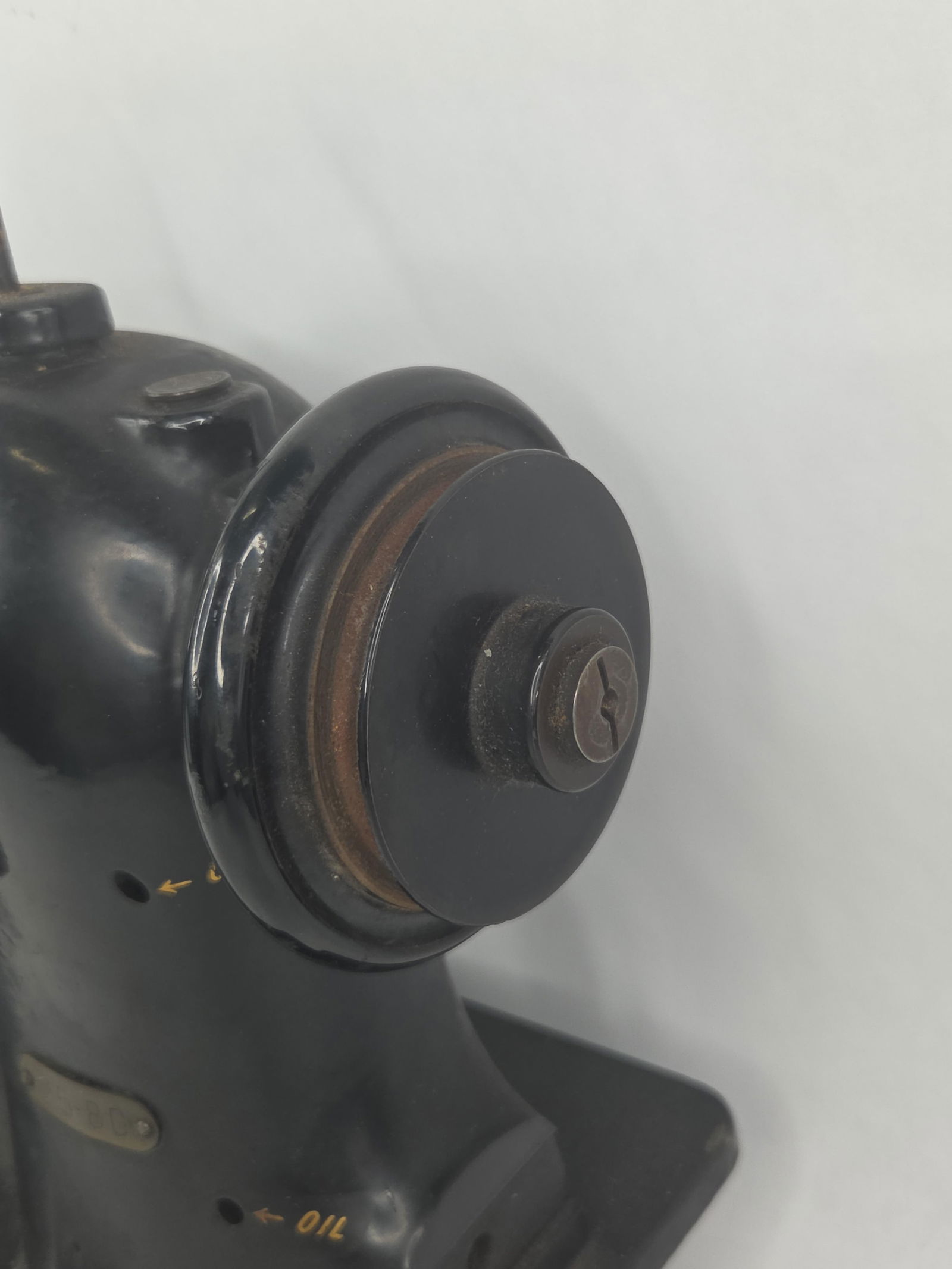 Singer model 95-80 industrial sewing machine - 8