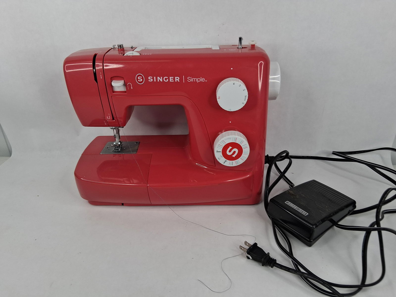 Singer Simple 3223by red sewing machine: foot pedal speed controller included tested a runs