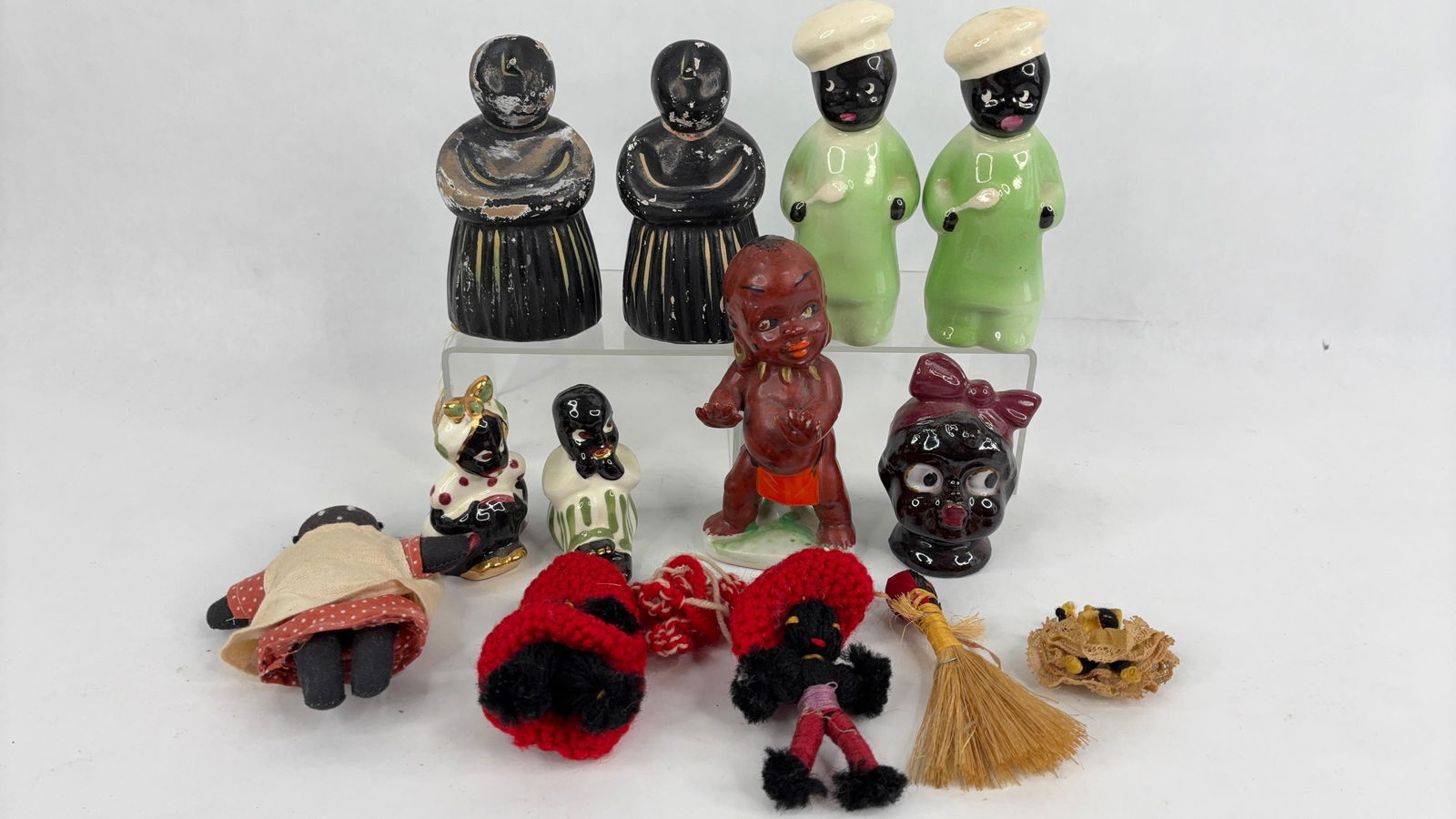 Americana salt and pepper shaker and mini dolls: see photos for better description