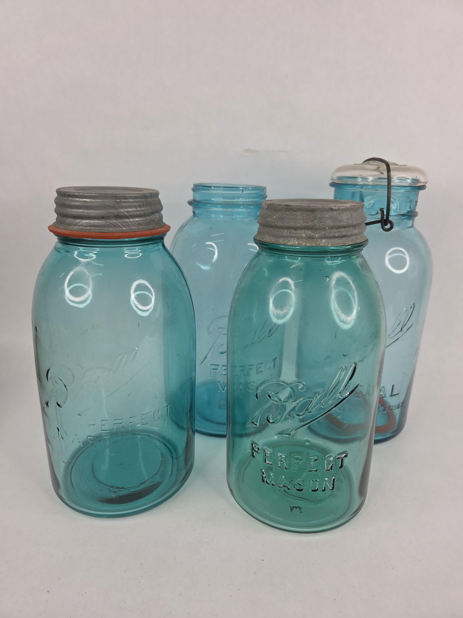 4 blue ball 2 qt glass jars: 2 have zinc lids 2 #5 ,1# 10 and 1#9 jars no cracks or chips found