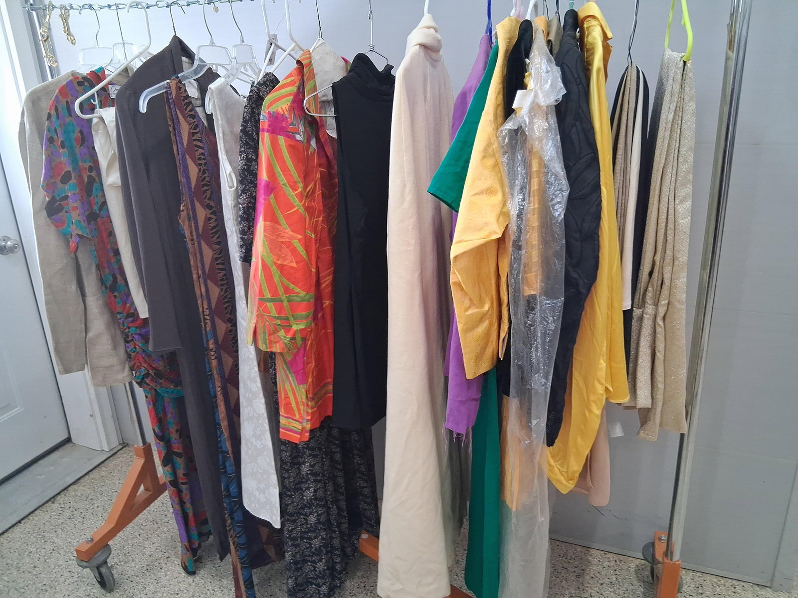 21 Vtg and designer clothe (1 of 20)