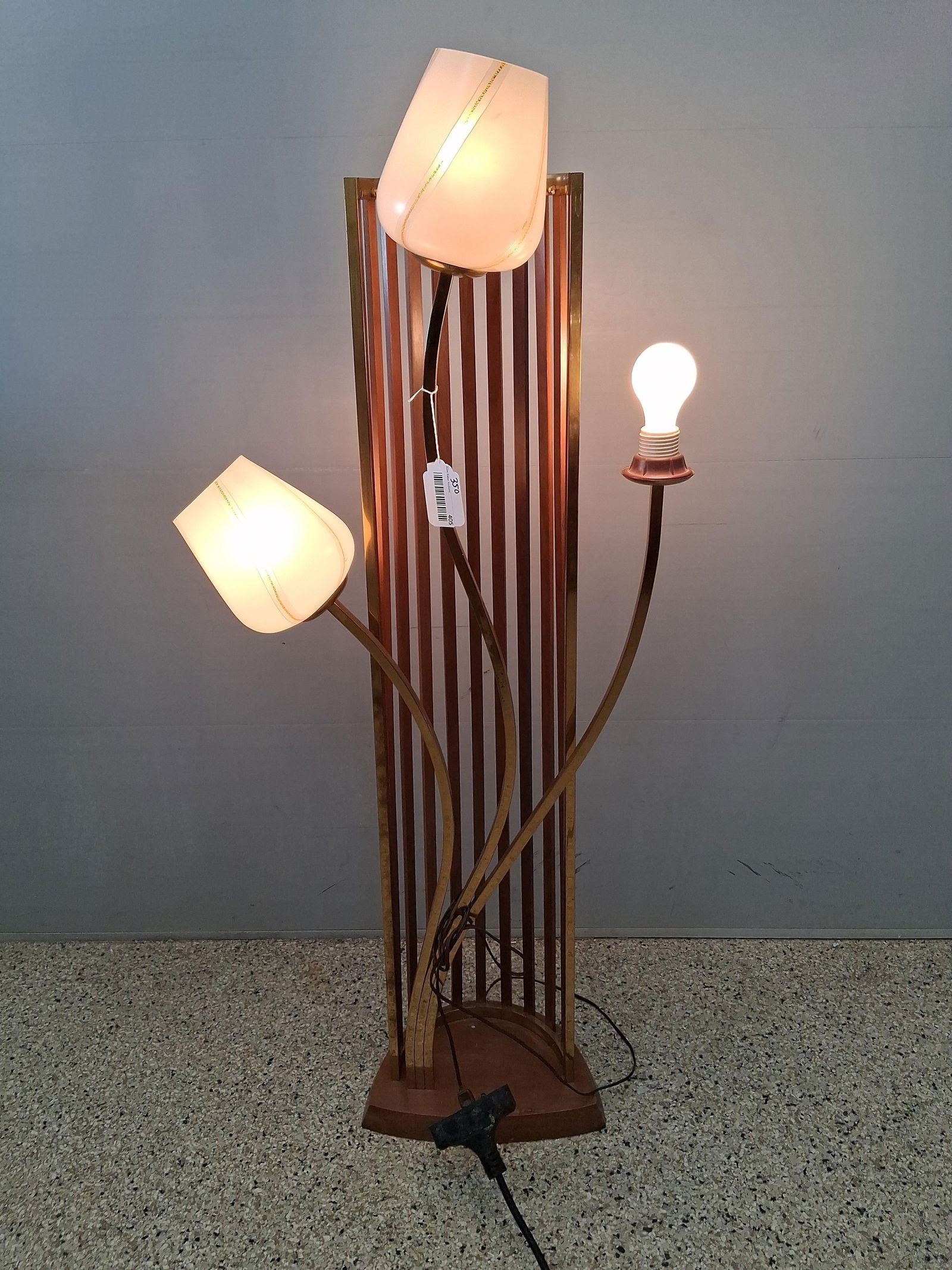 Mid Century Modern brass and walnut tulip glass floor lamp: 1 globe is missing in good working condition
