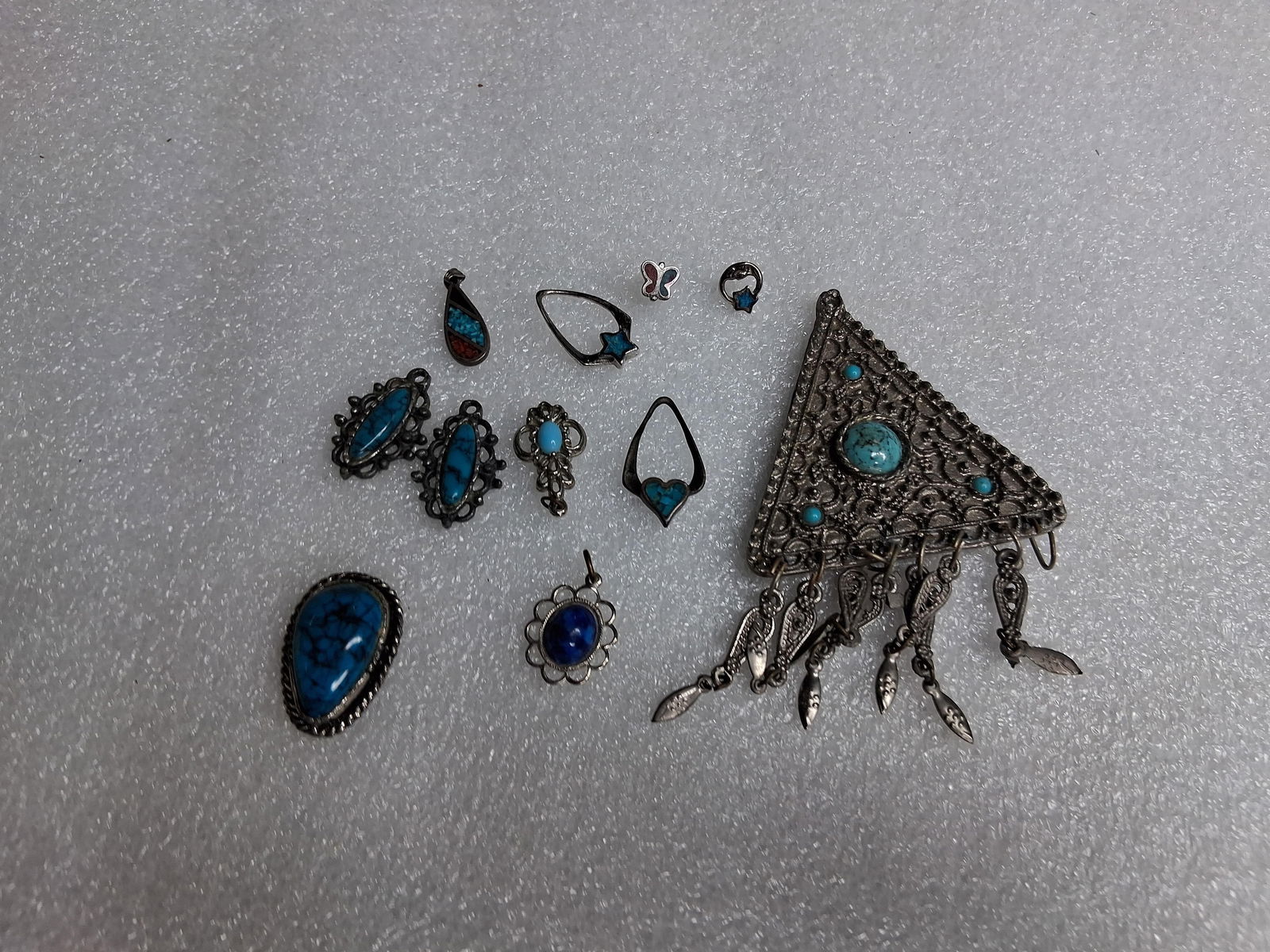 Turquoises pendants, and earrings: see photos