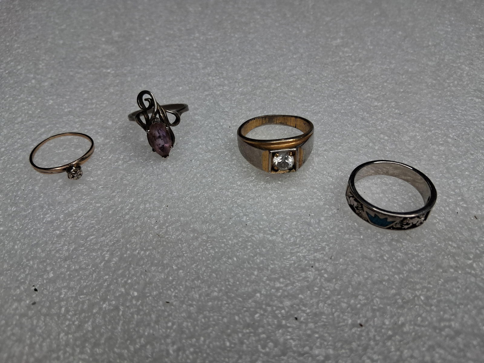 4 vintage rings 1 marked 10k: 10k ring weight .9 gram