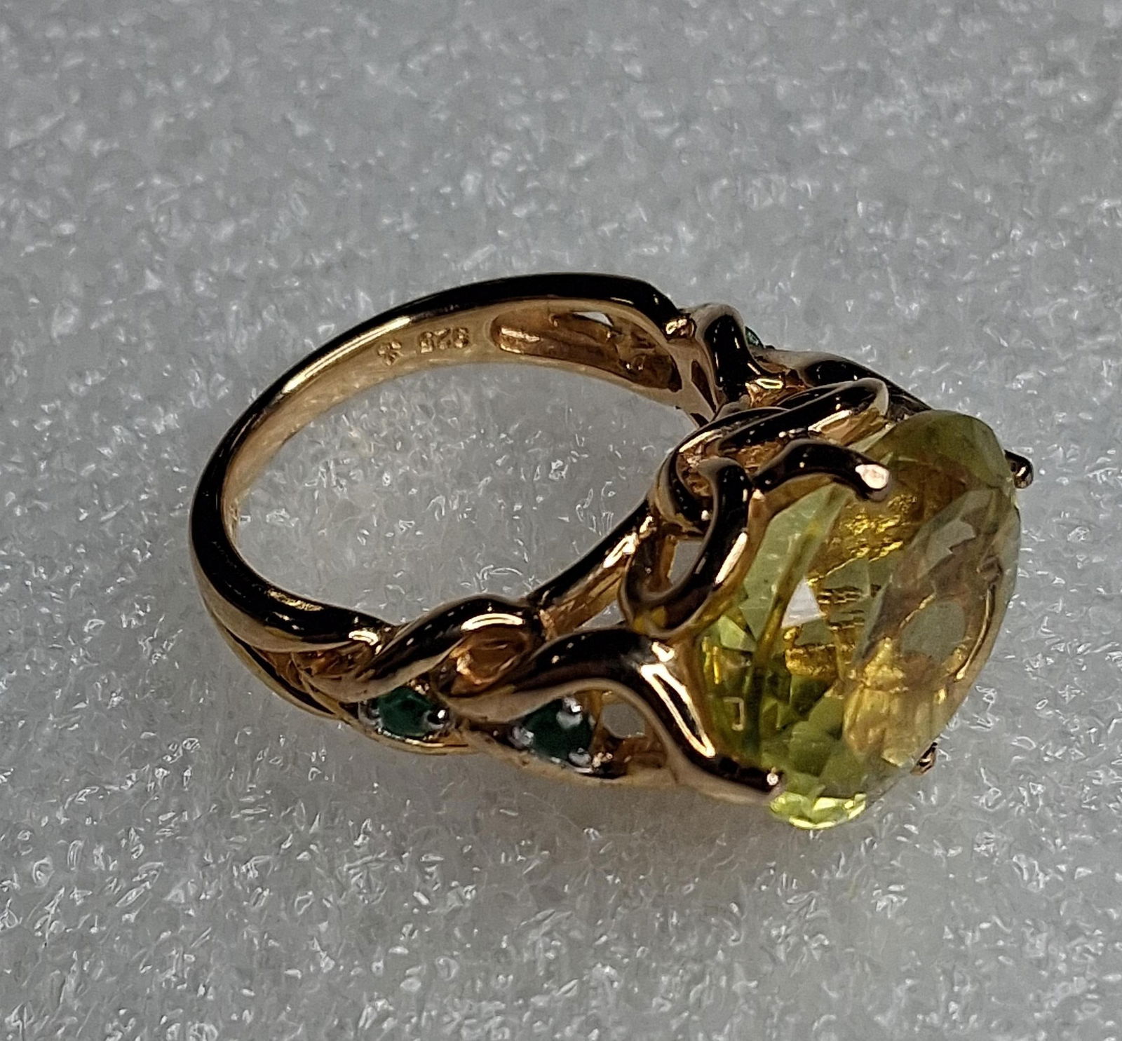 Stunning lemon quartz gold tone ring marked 925: .