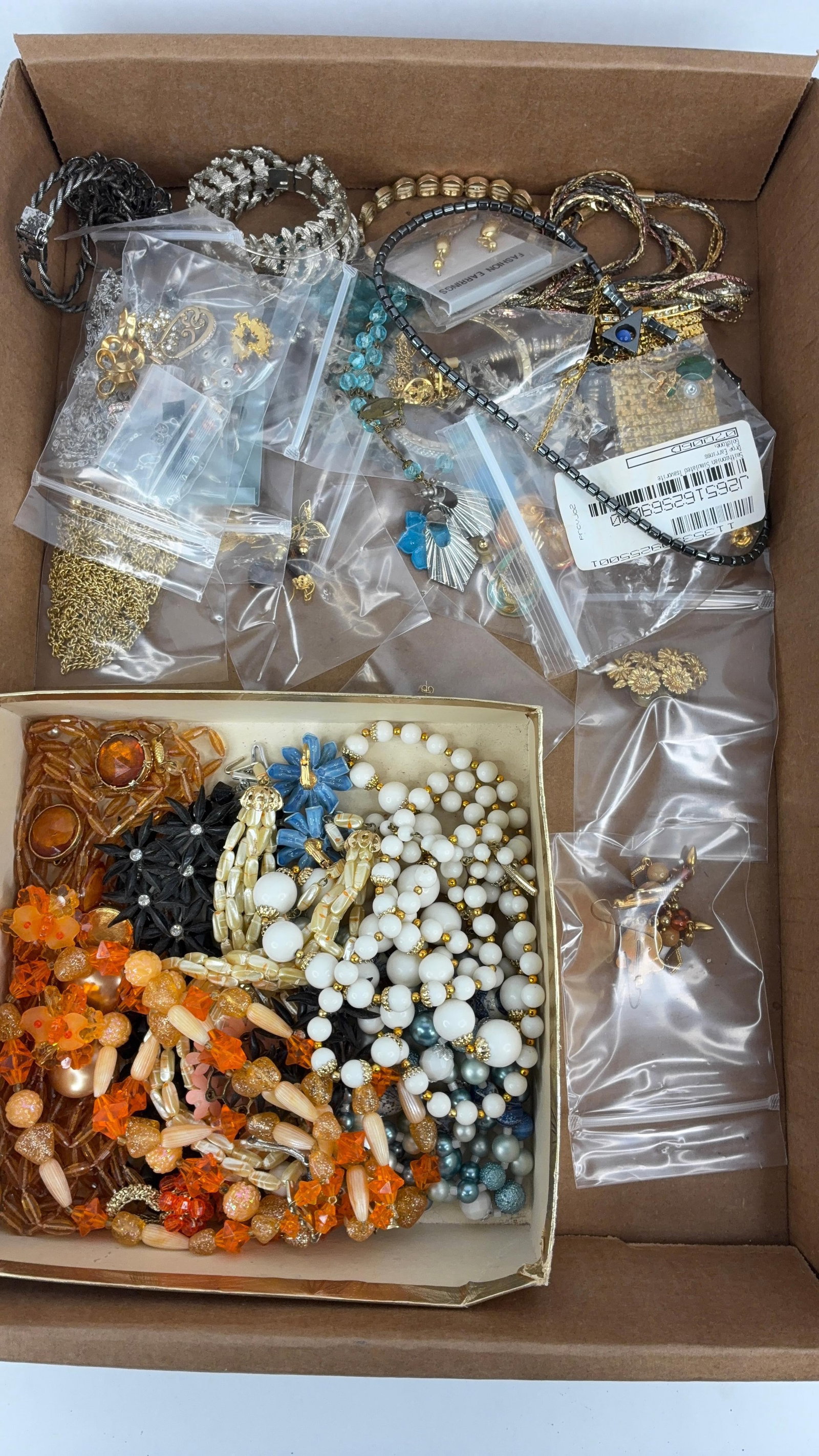 lot of vintage costume jewelry (1 of 11)