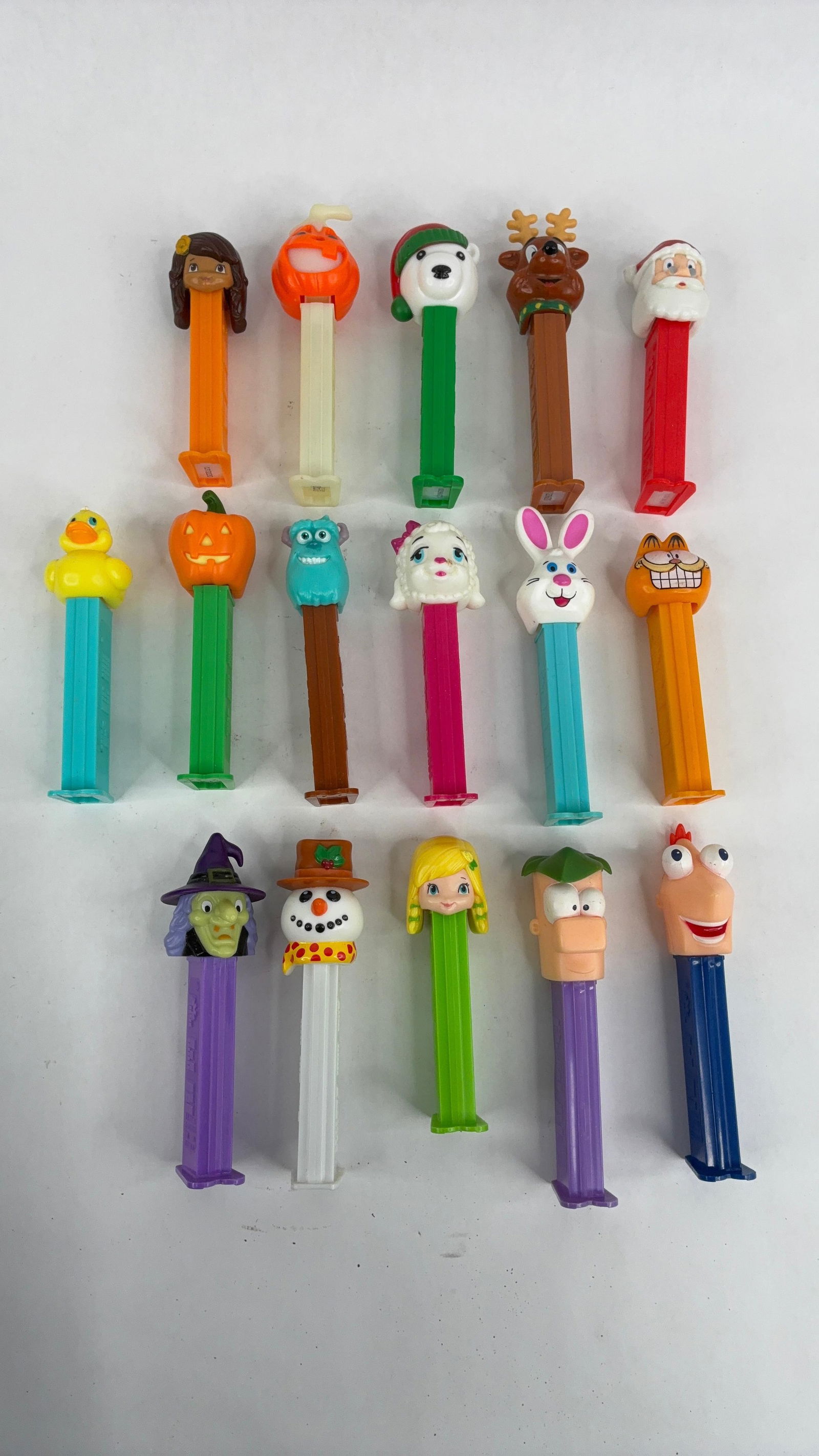 16 PEZ candy dispensers: Includes 1 glow in the dark dispenser