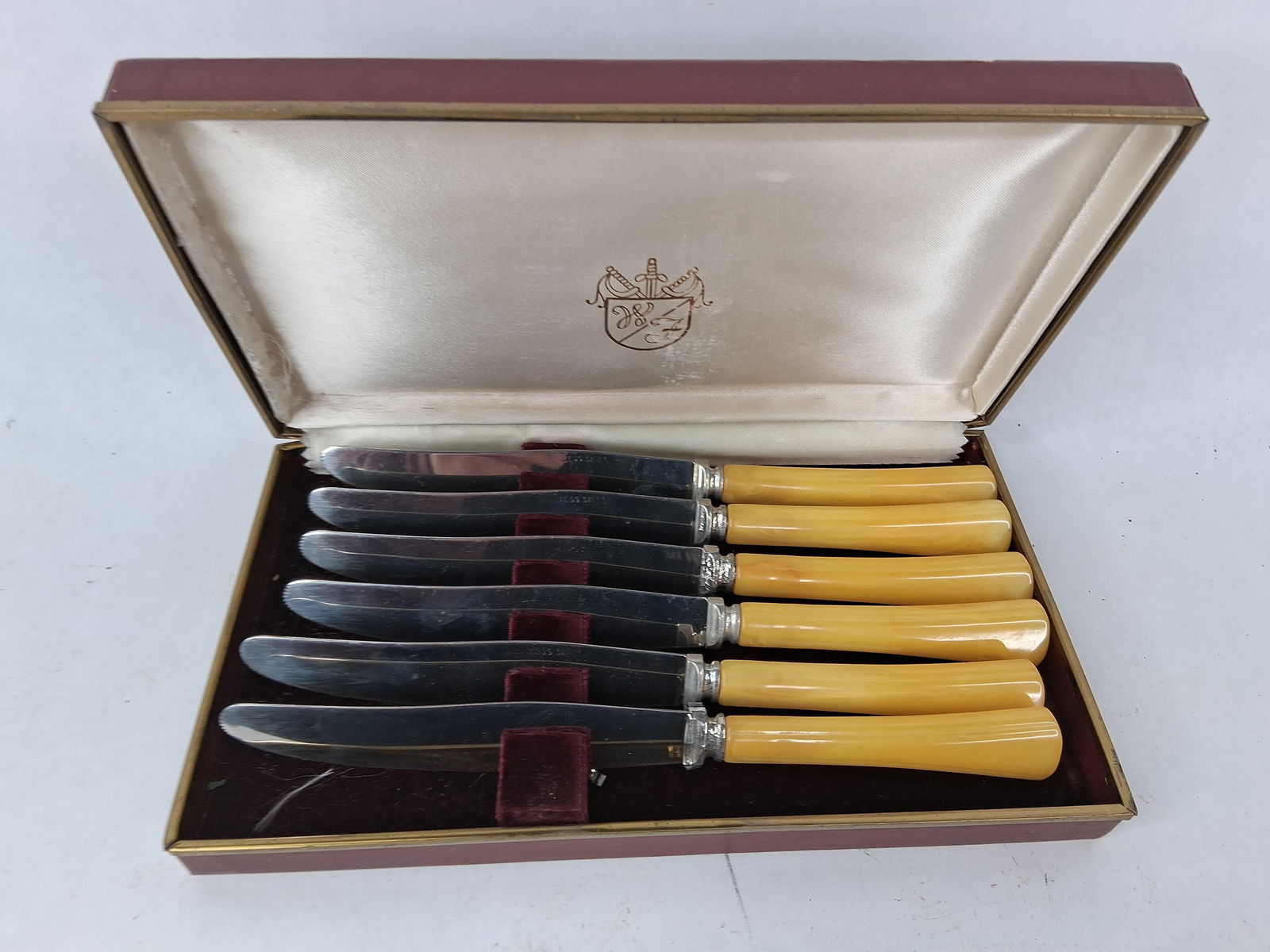 Washington Forge Bakelite handled stainless steel knives set (1 of 5)