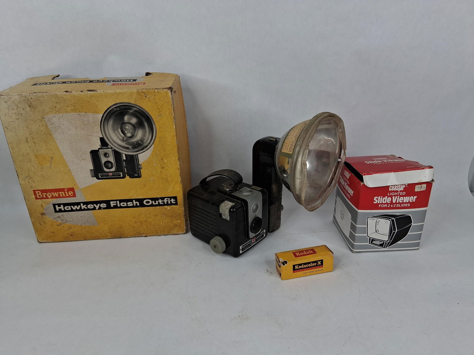 Brownie Hawk eye flash outfit and Coastar slide veiwer: both in original boxes untested