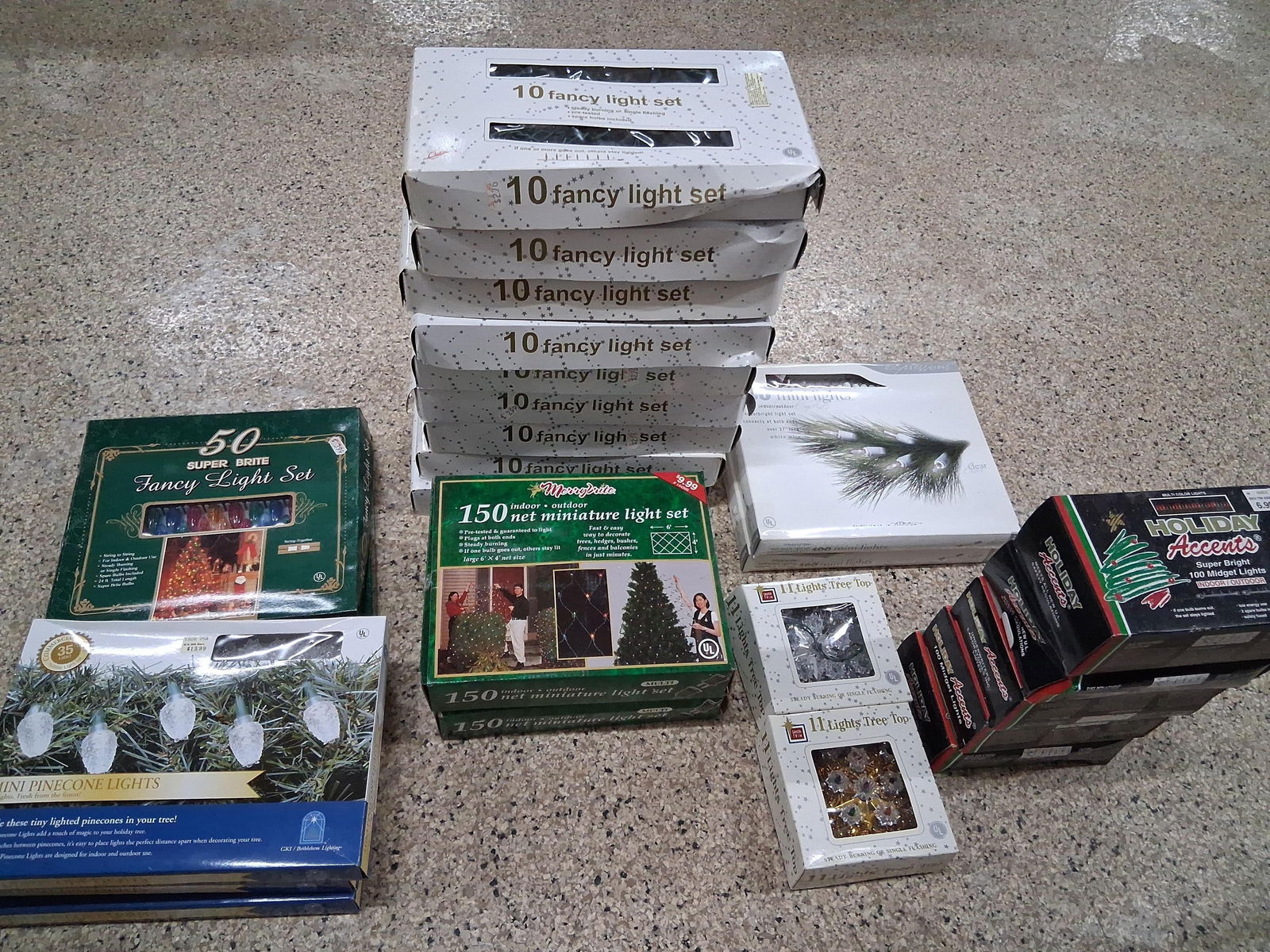 Huge lot of vtg christmas lights new in box: see photos for complete description