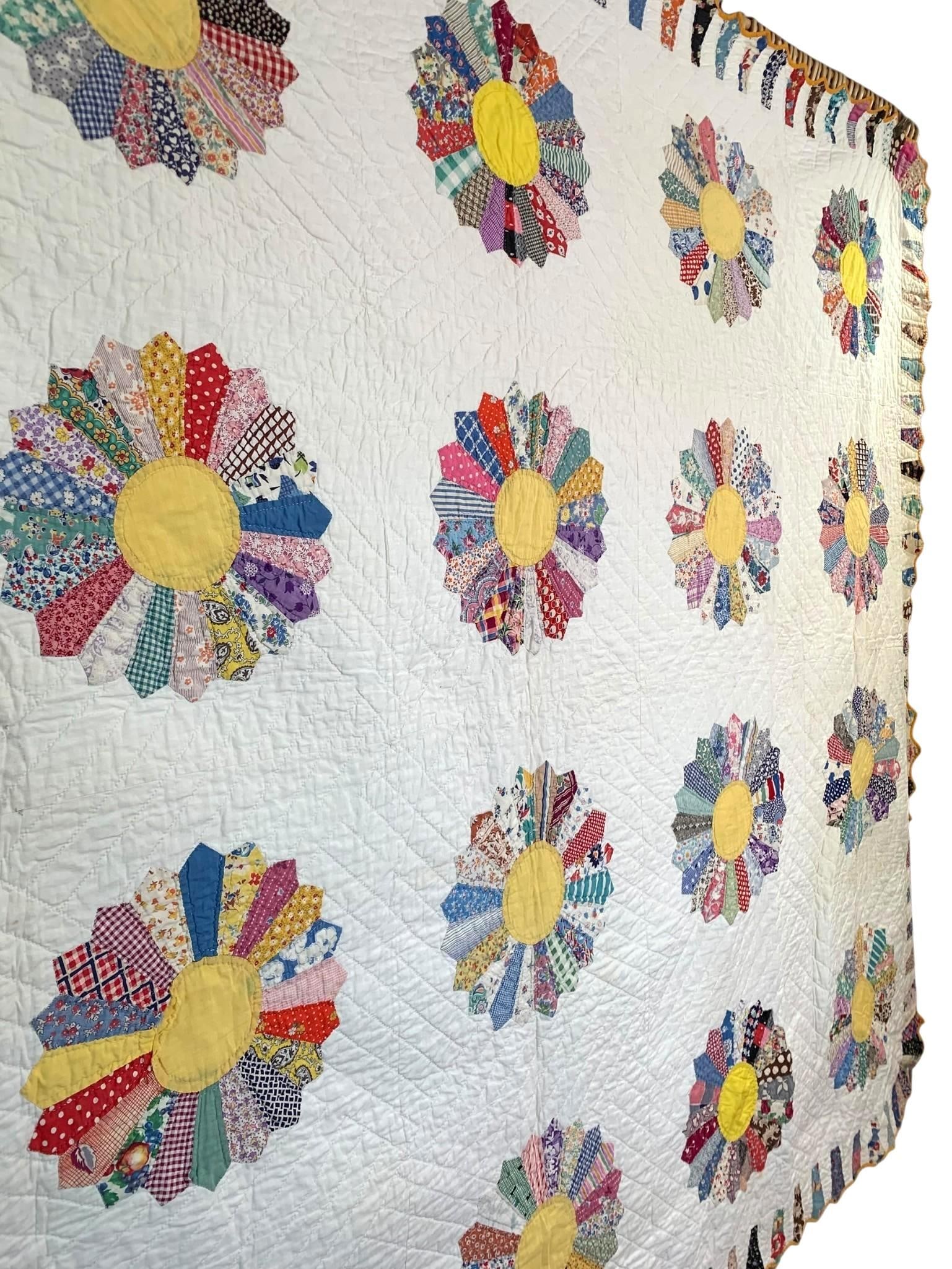 Vintage Dresden Plate Hand Sewn Quilt with Inverted Scalloped Petal Border (1 of 13)