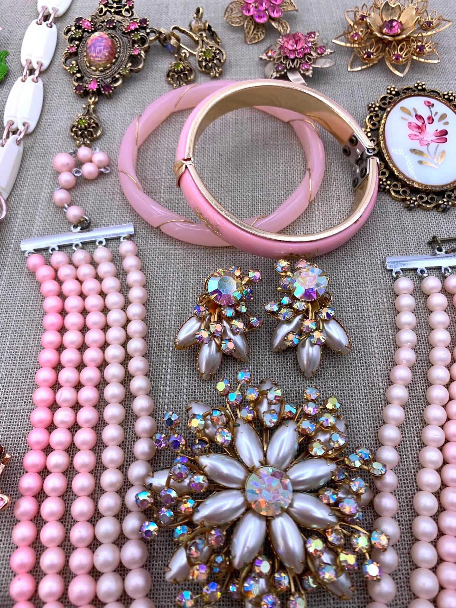 39 pc Candy Pink Vintage Costume Jewelry Collection (1 of 20)