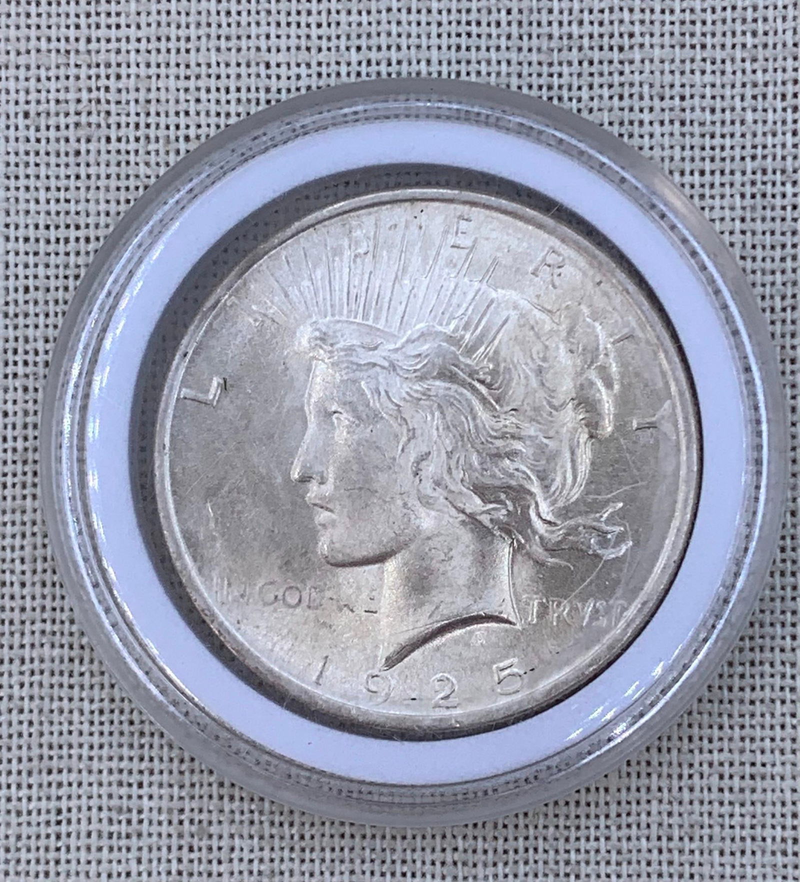 1925 Silver Peace Dollar US $1 Coin: Good definition and patina, clear coin case shown included.