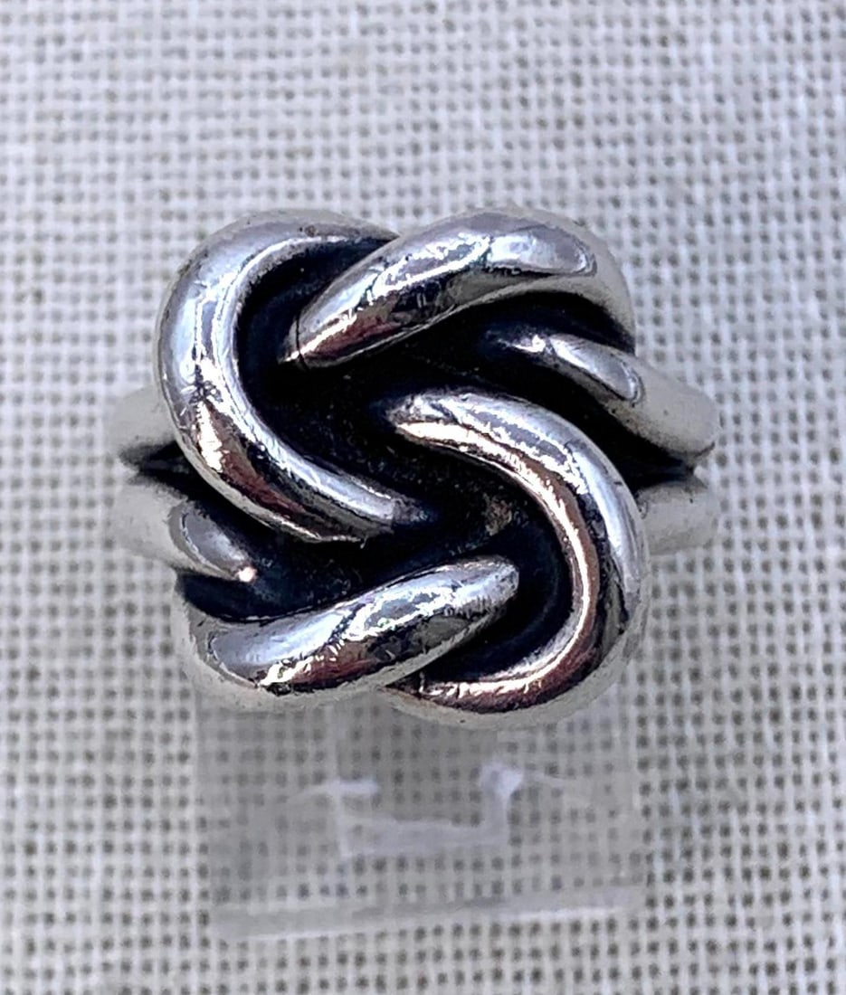 Designer James Avery Sterling Silver Bold Lover's Knot 925 Statement Ring: J A Candelabra 925 hallmark, 6.75 size, 13.1 gram weight, Beautifully crafted.