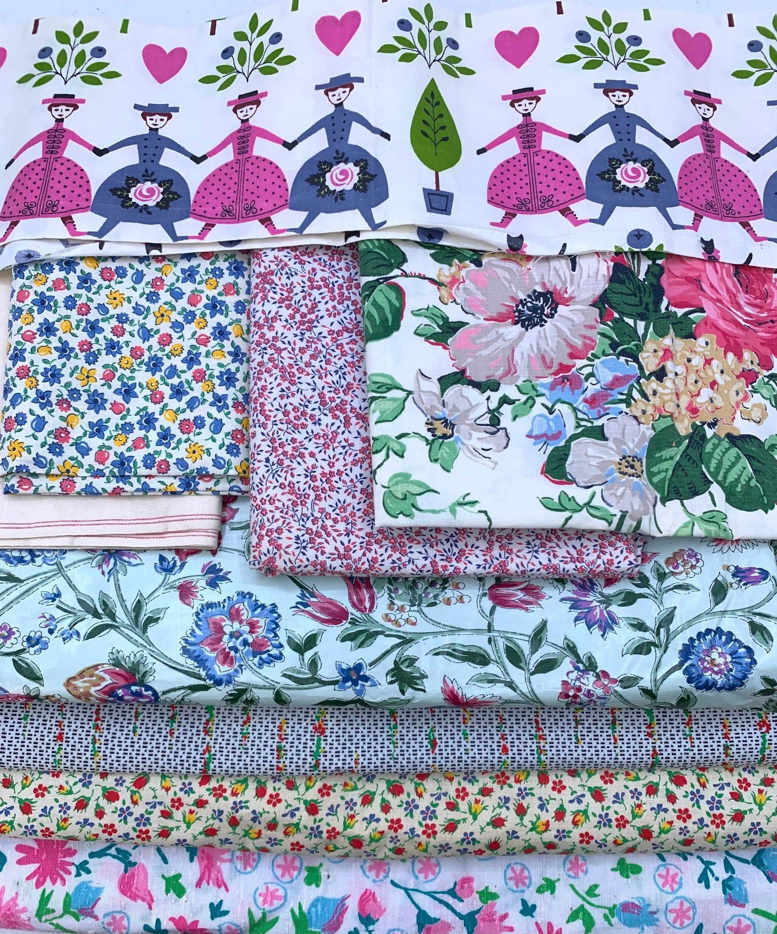 1950s Polished Cotton Fabric, Garment, Drapery Houseware Decor Vintage Fabric Sewing Remnants Lot (1 of 16)