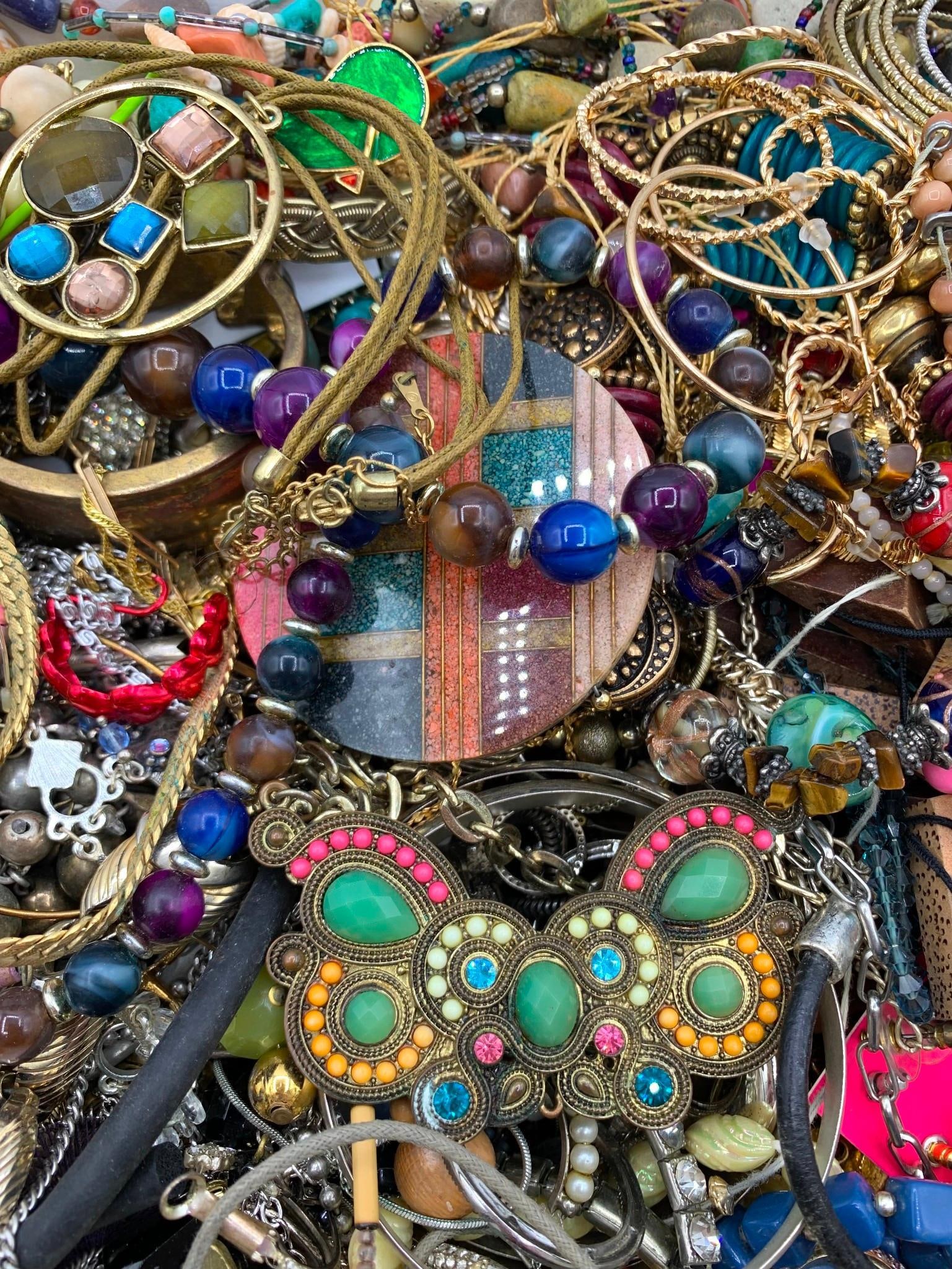 9 POUNDS of Vintage Costume Jewelry (1 of 7)