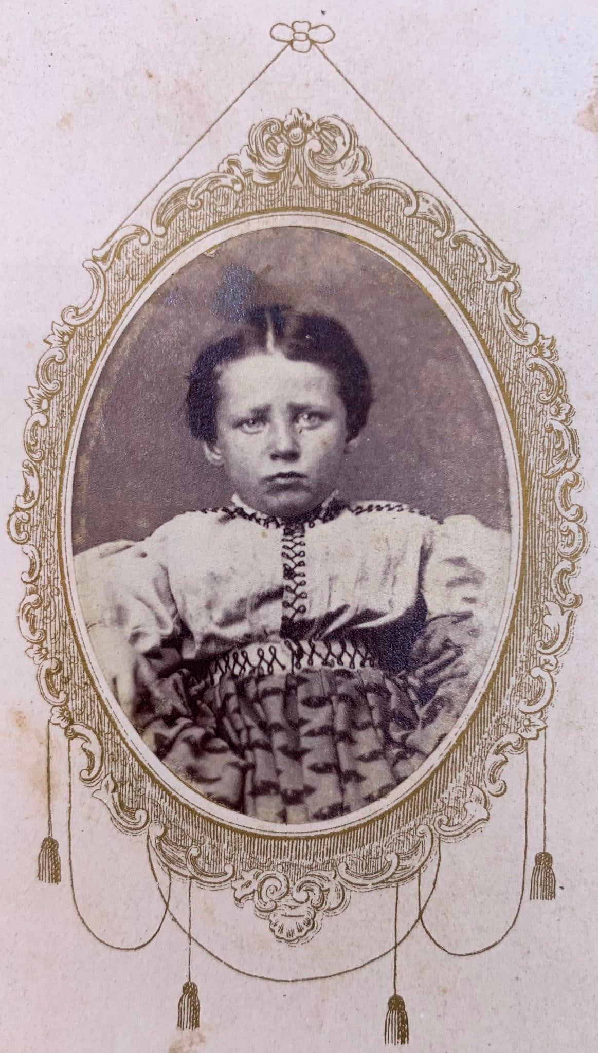 59 Civil War, 19th Century, Antique Children's CDV Photographs in 1920s Exotic Lidded Orient Box (1 of 20)