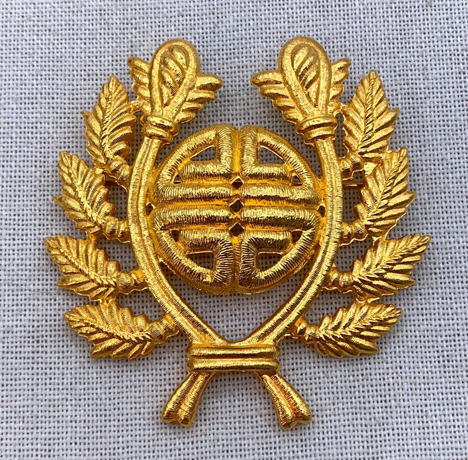 Vintage GIVENCHY 4 G Logo Embossed Laurel Leaf Large Designer Brooch: Fantastic! Givenchy mark, luminous gilding, 2 3/4" x 2 3/4", working pin.