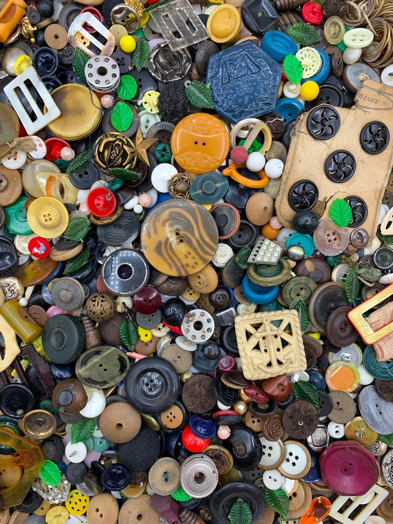4 POUNDS of Antique to Vintage Buttons, Garment Buckles Bobbins: Wide variety of materials, eras and sizes, a trio of old sewing maching bobbins are in the mix.