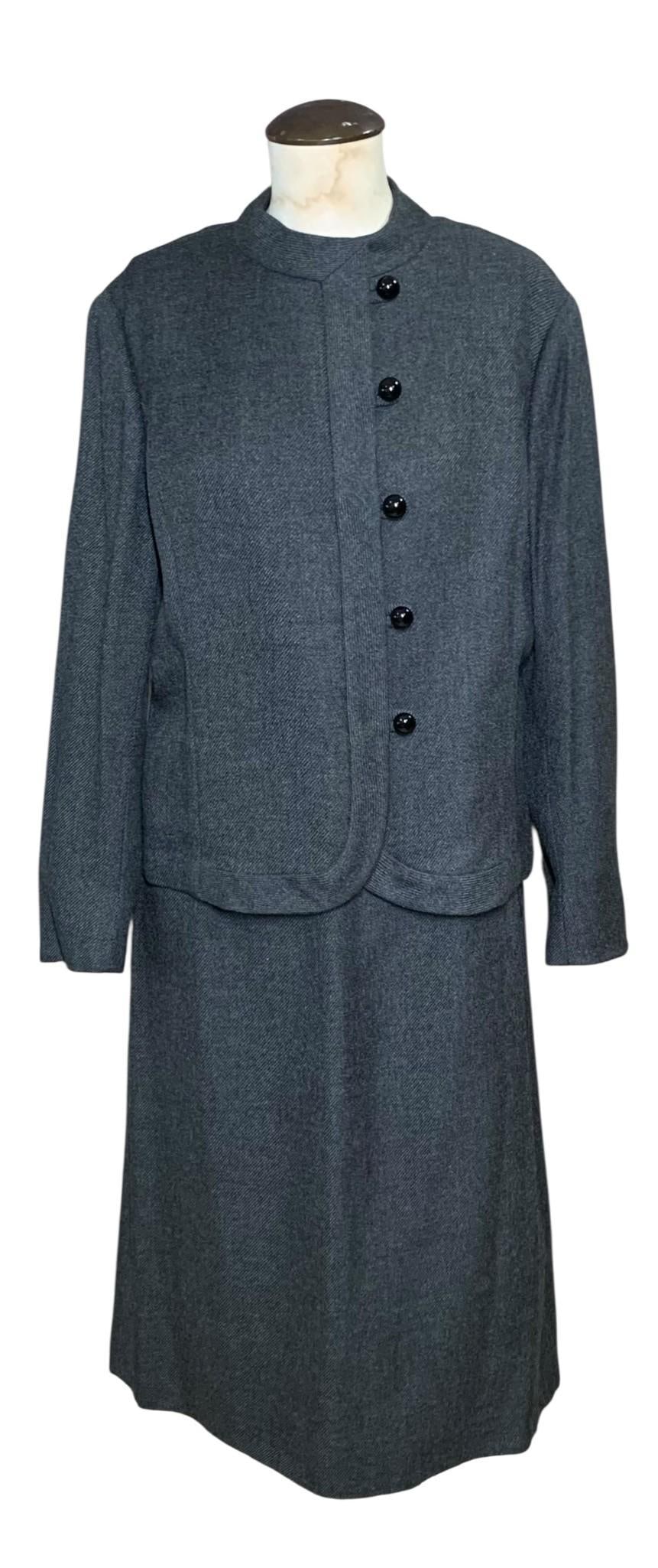 Mid Century 2 pc Tailored by Handmacher MARIO FORTE Designed 2 pc Charcoal Wool Skirt Suit (1 of 14)