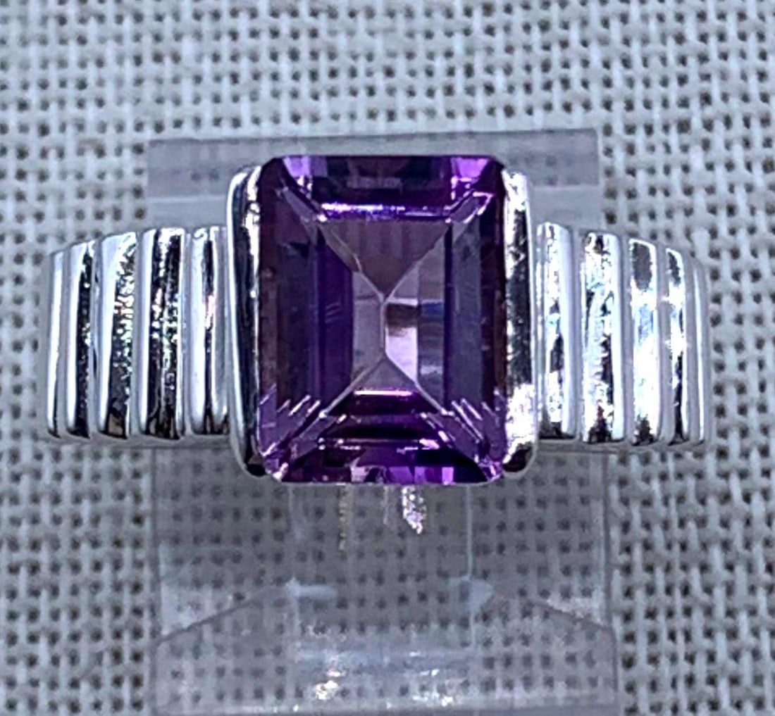 Glorious Sterling Silver Emerald Cut Amethyst Gemstone 925 Ring (1 of 13)
