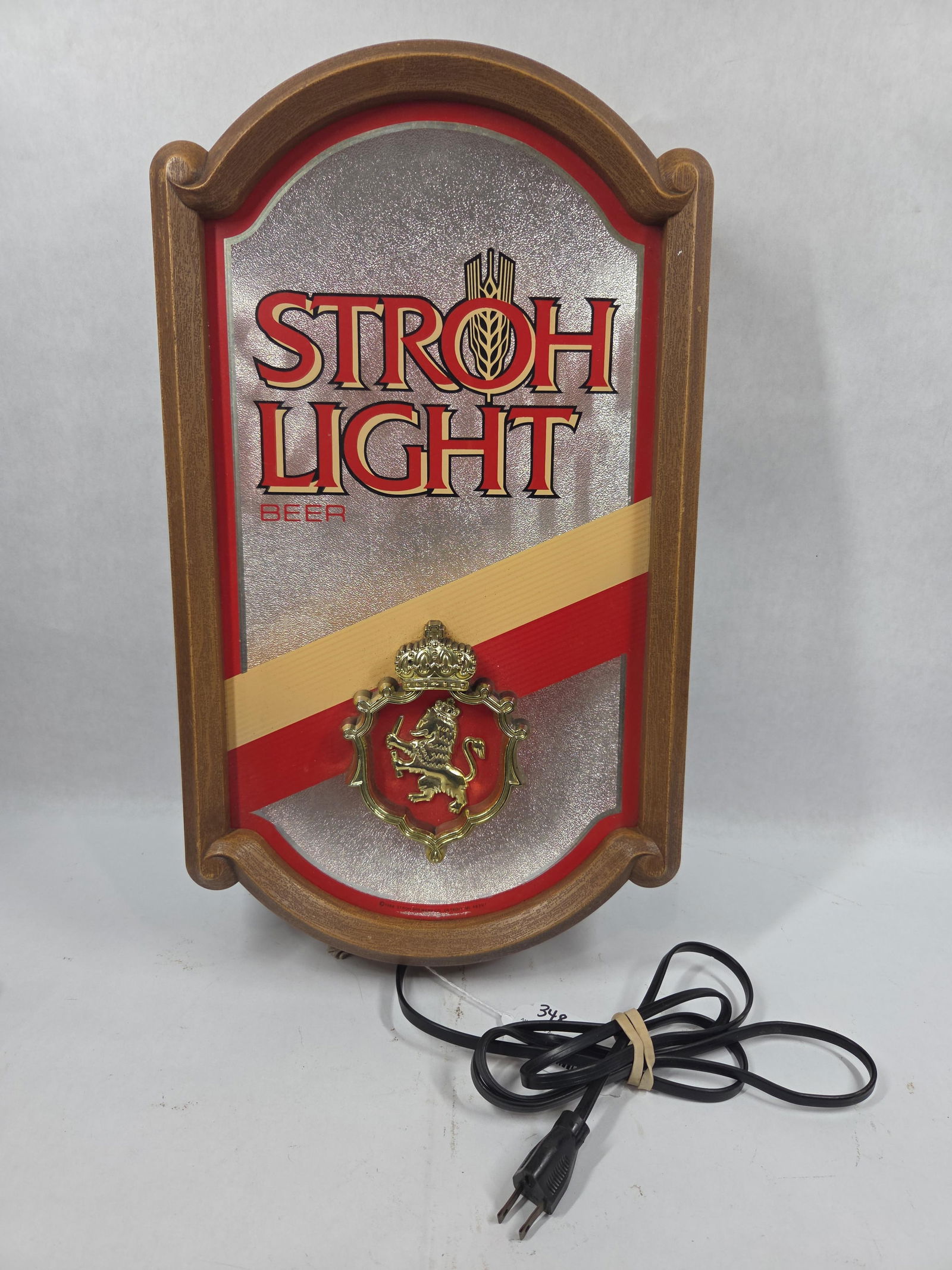 1986 Stroh Brewery Lighted Wall Hanging Bar Light Advertisement: Great condition in good working order 11 x 19