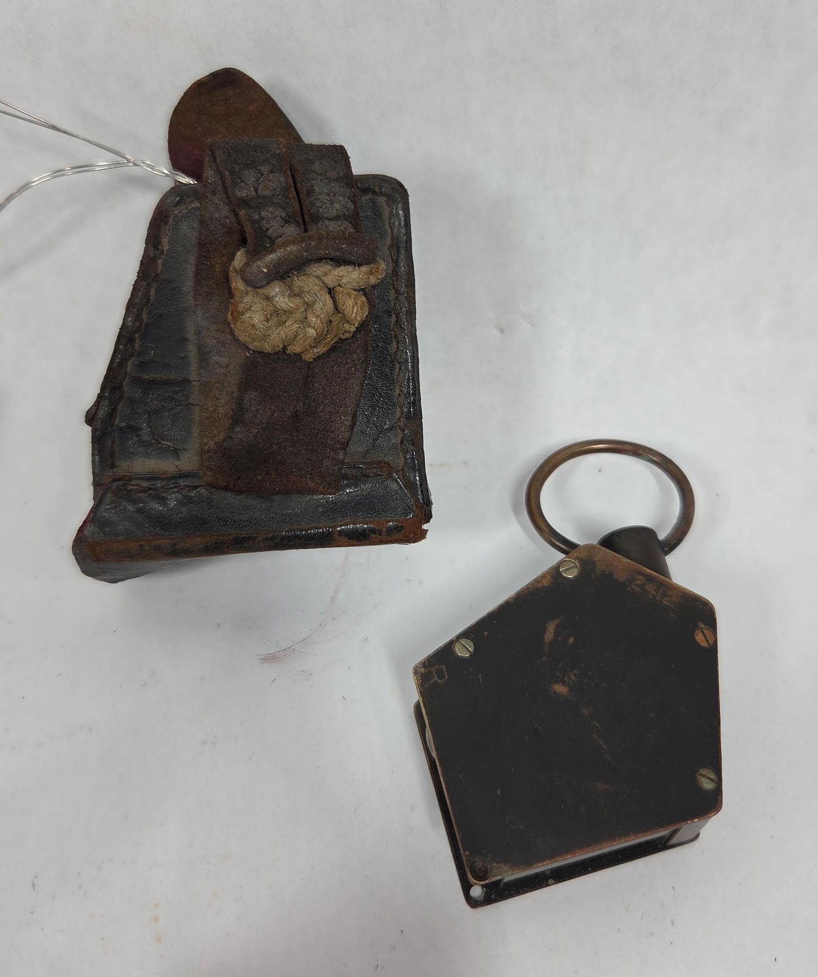 RARE German WW2 Trench Pariscope: Wehrmact Hensoldt Wetzler, Angle prism optic sniper trench periscope. Very hard to find, with leather case. Marked No 2412.