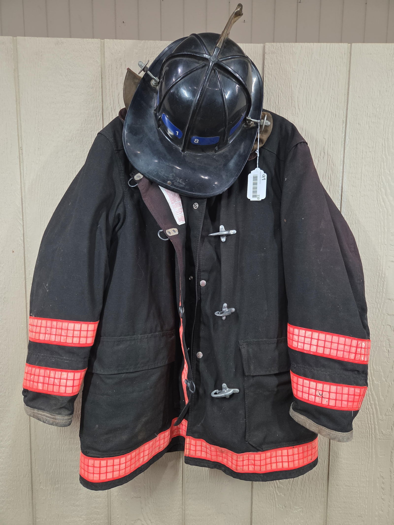 Globe Fire Fighter Turnout Gear Bunker Coat & Traditional Helmet w/ High Eagle Complete with Liner (1 of 12)