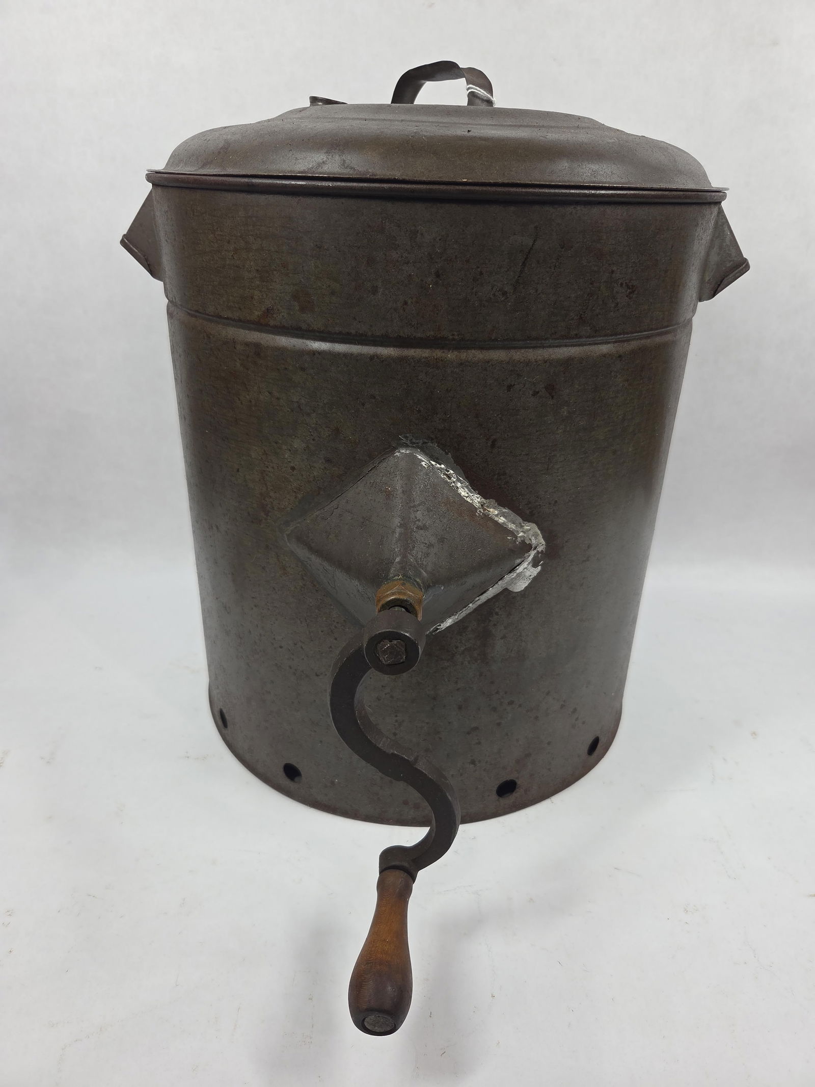 Antique Vertical Metal Triumph Hand Crank Butter Churn: Great overall condition with paddle fully intact and crank moving freely as should and including original lid 15 in H
