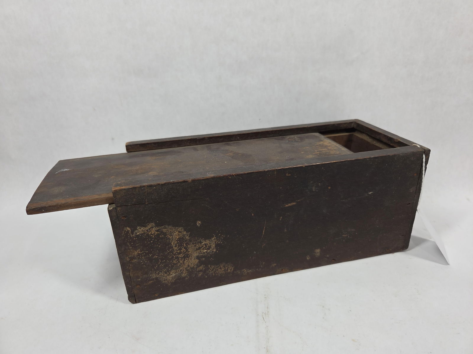Primitive Rustic/ Dark Patina Wood Slide Top Lidded Box: great overall condition as well as color measuring 12 x 5 x 5
