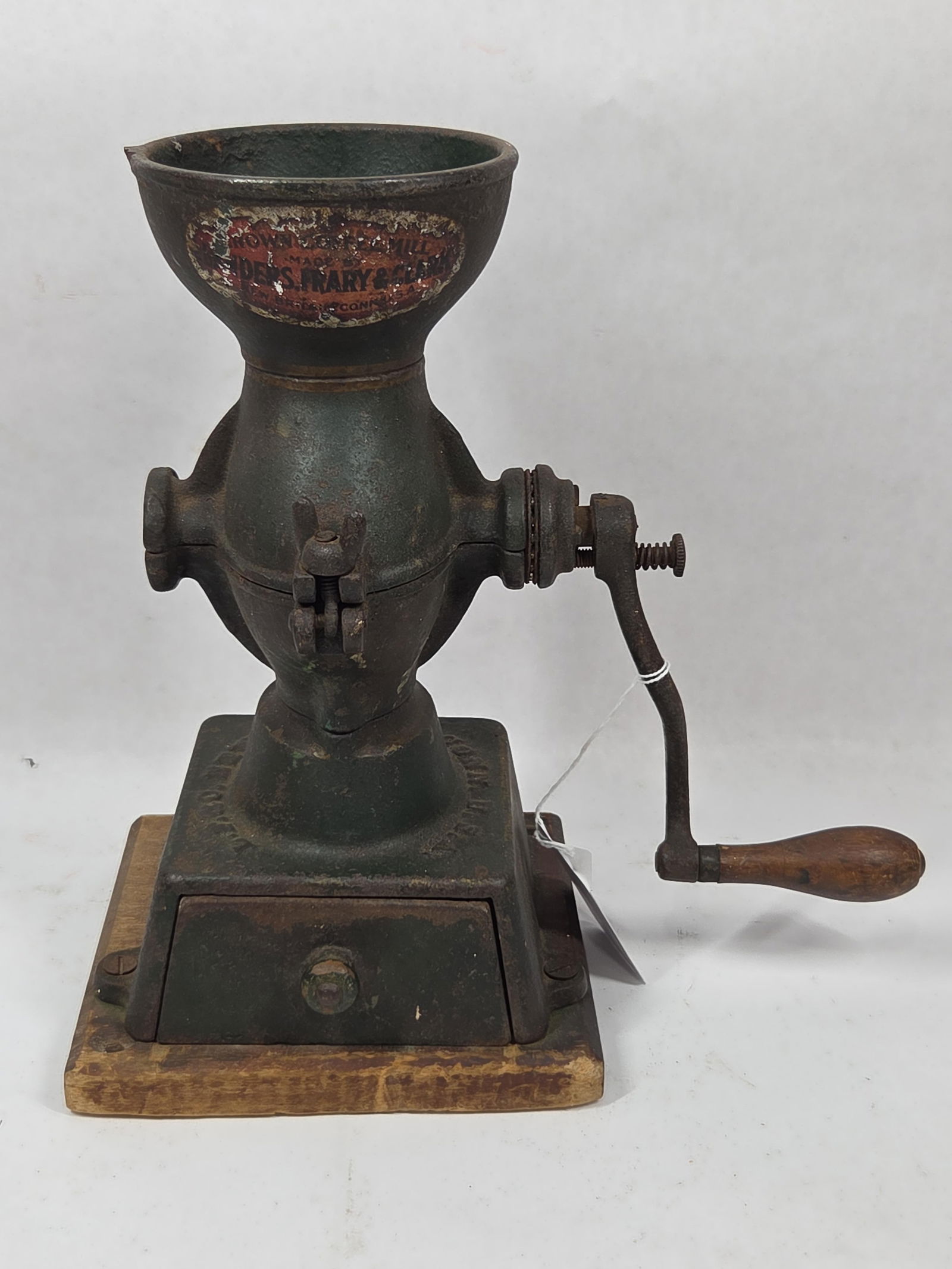 Landers, Frary & Clark Universal Model No. 11 Cast Iron Coffee Grinder (1 of 6)