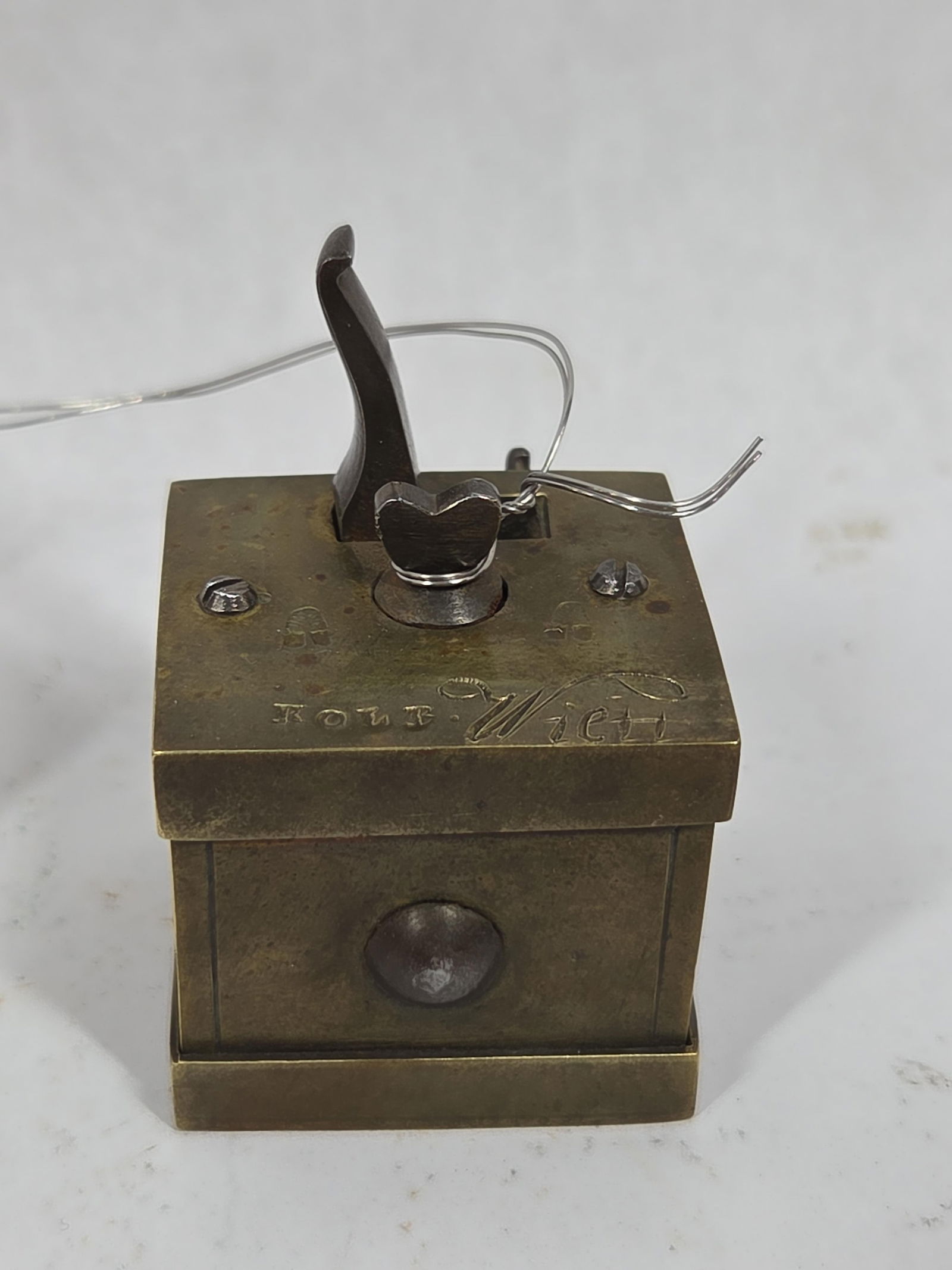 Rare 16 Blade Mechanical Medical Fleam for Blood Letting: Ca. 1780-1820, signed Wien of Austria. Colonial or Revolutionary War. 1.5x1.5x1.5