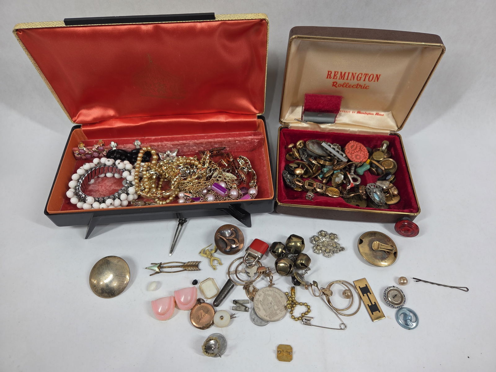 Mid Century Jewelry Box, Necklaces, Cuff Links, Trinkets, and Tokens: Items in this lot have not been inspected. We think there may be gold or sterling or plated items here. Lots of great small items and jewelry. Name brands include Coro, Alice, and more