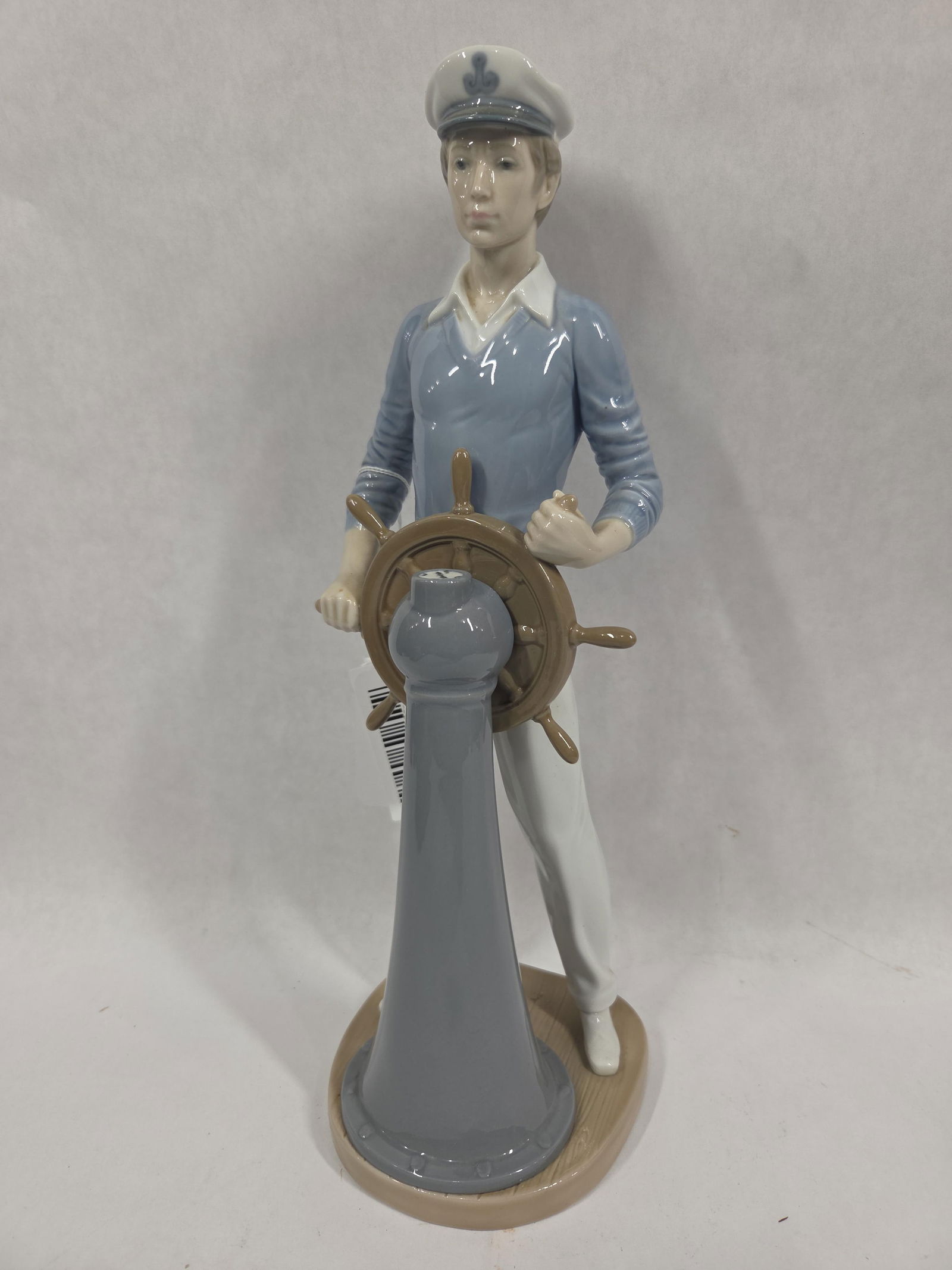 Lladro Porcelain Sailor Yachtsman Figurine by Francisco Catala No. 5206: Free from any chips, cracks or breaks and stands 13.5 in. H