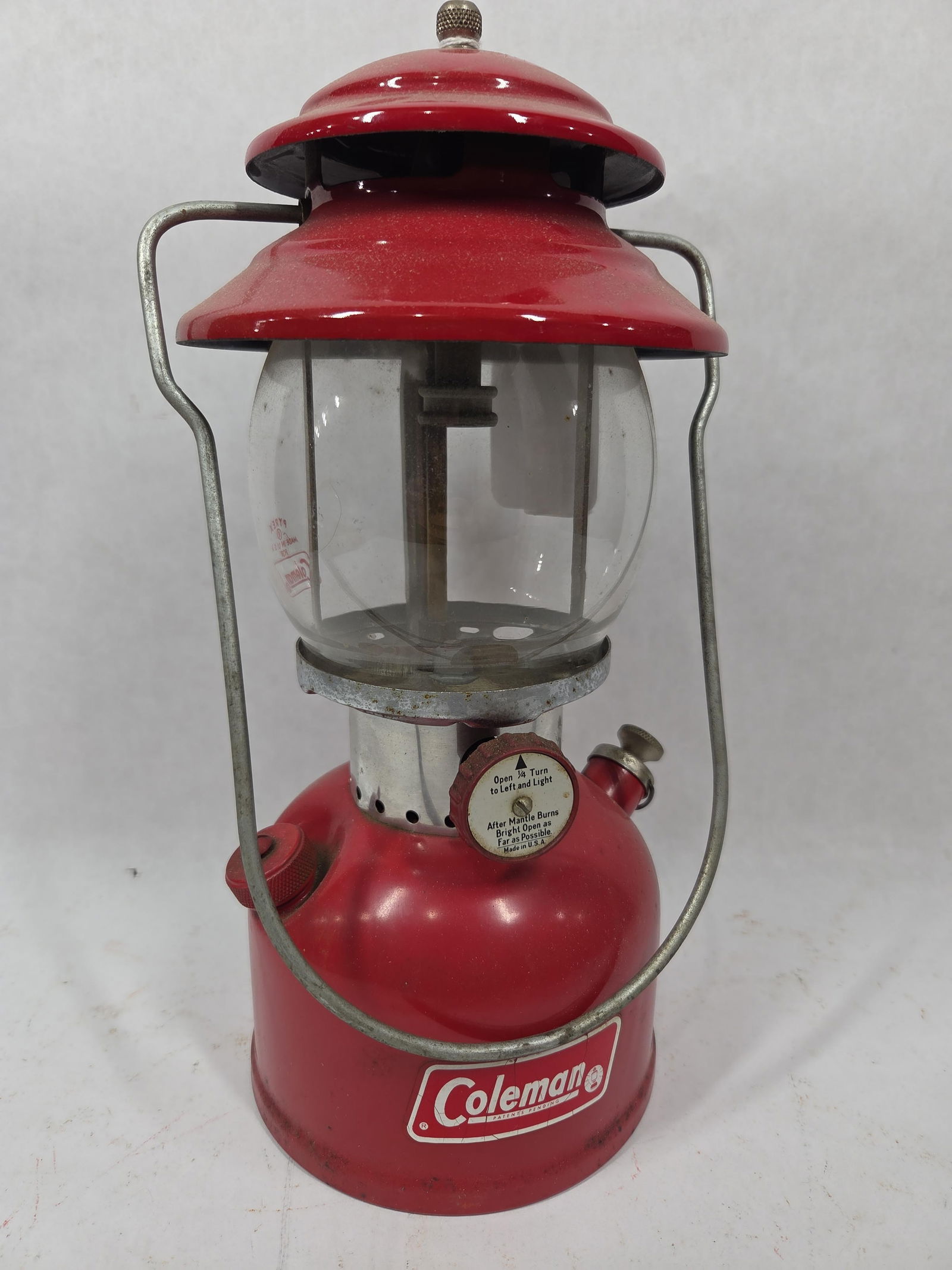 Coleman Single Mantle Red Lantern w/ Original Pyrex Globe in Packaging (1 of 5)