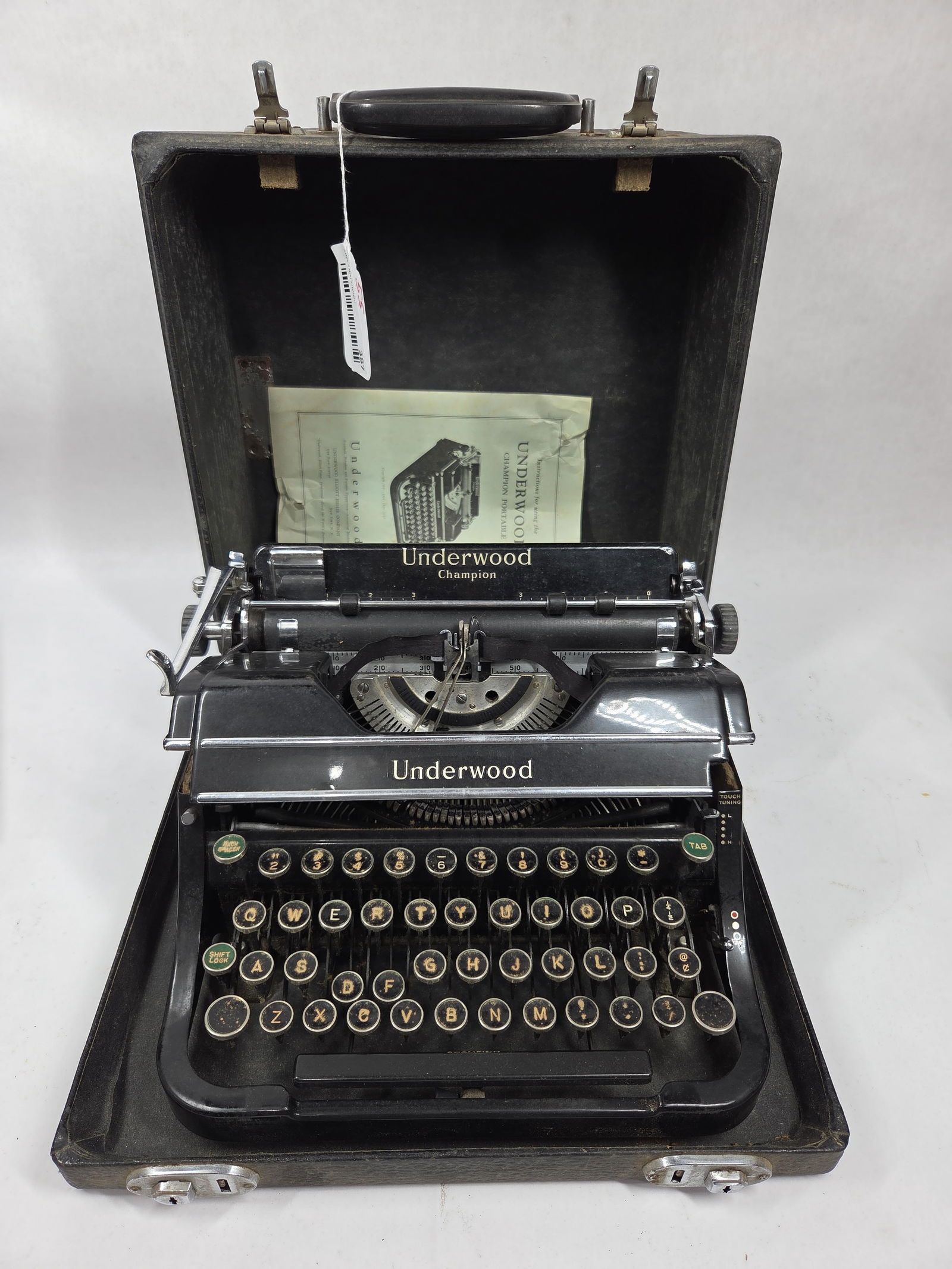 Underwood Champion Portable Typewriter (1 of 7)