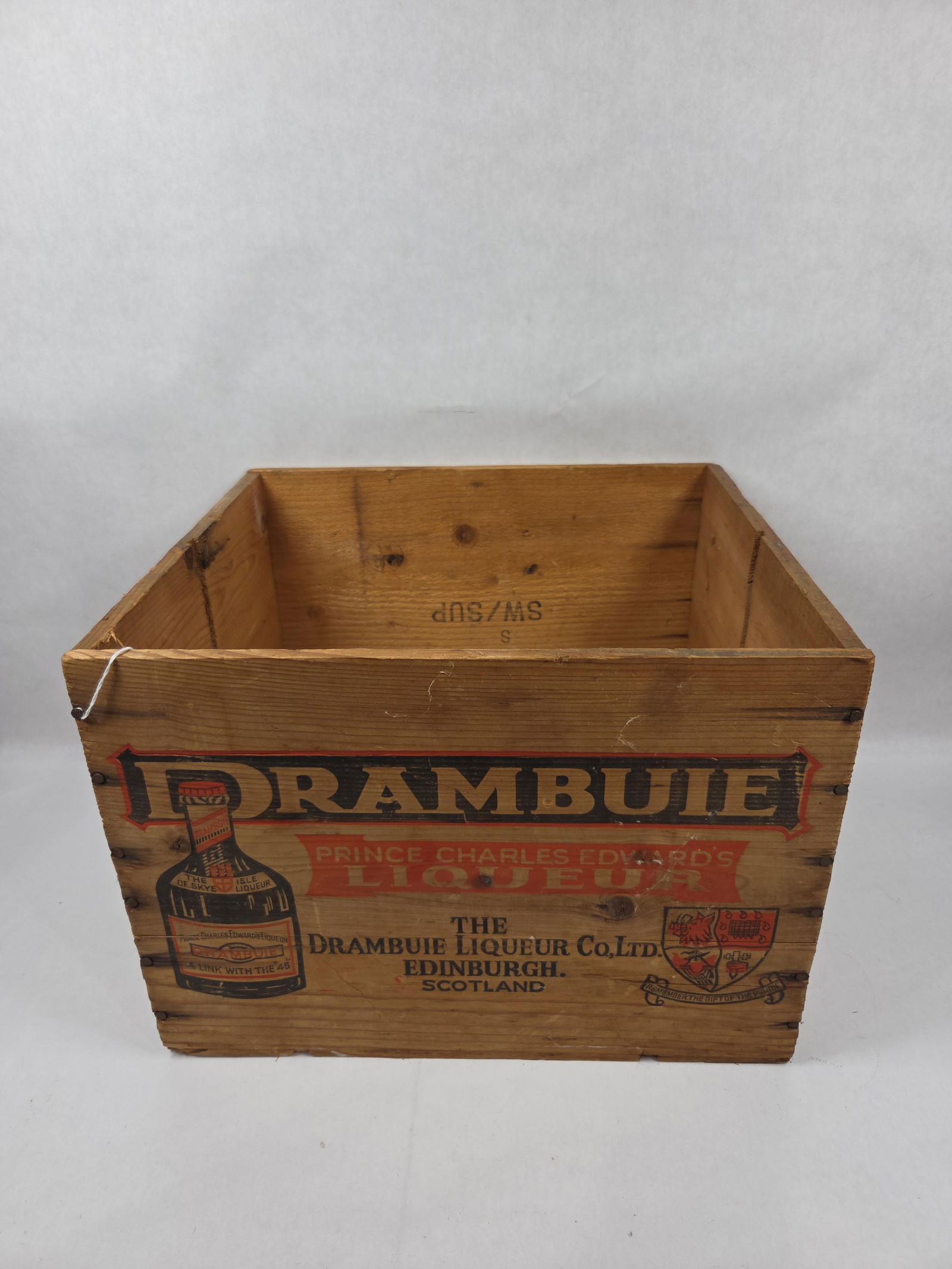 Drambuie Prince Charles Edwards Liqueur Wood Shipping Crate: Great color and graphics measuring 15 x 13 x 11